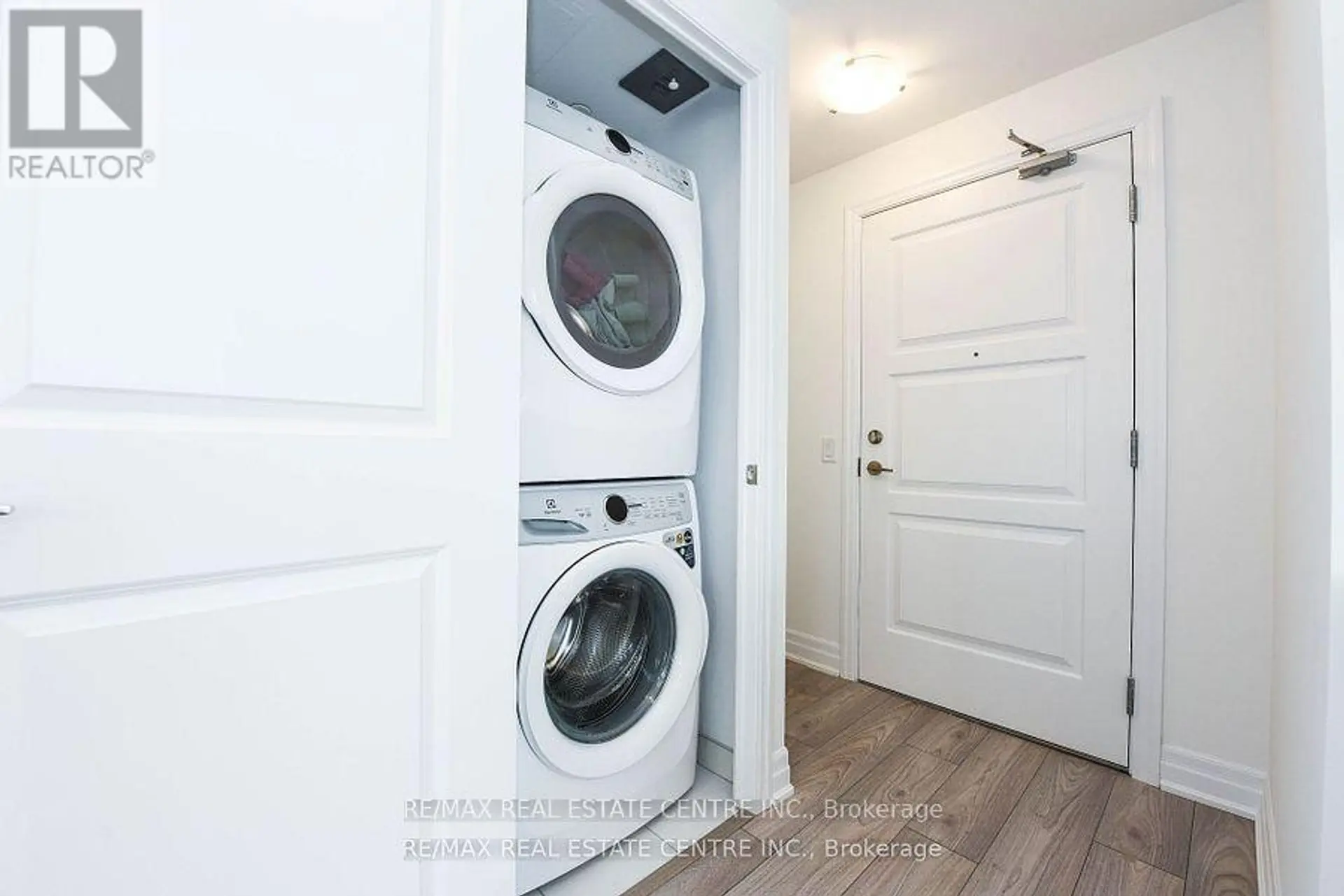 #3209 36 ELM DRIVE W - Image 12