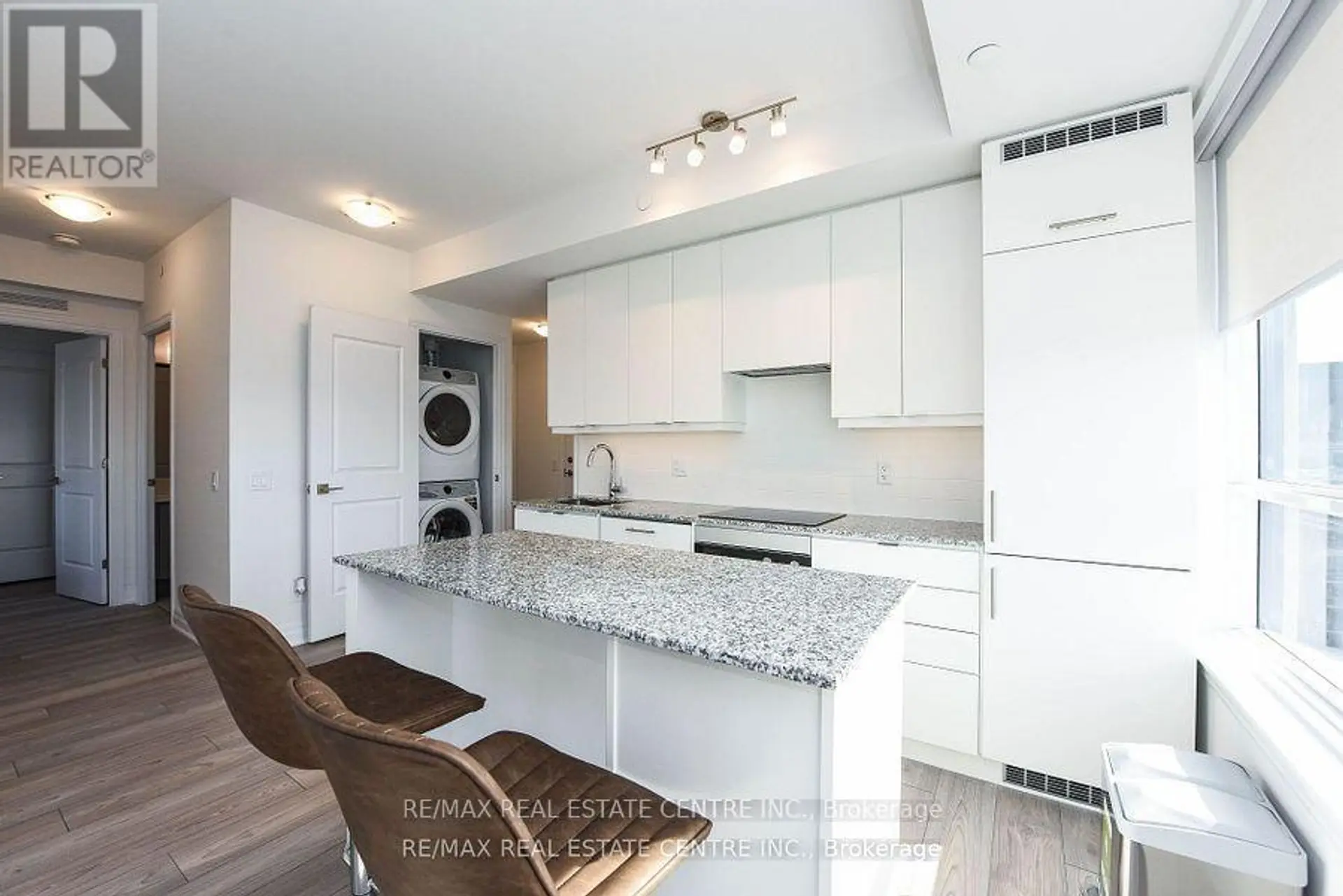 #3209 36 ELM DRIVE W - Image 14