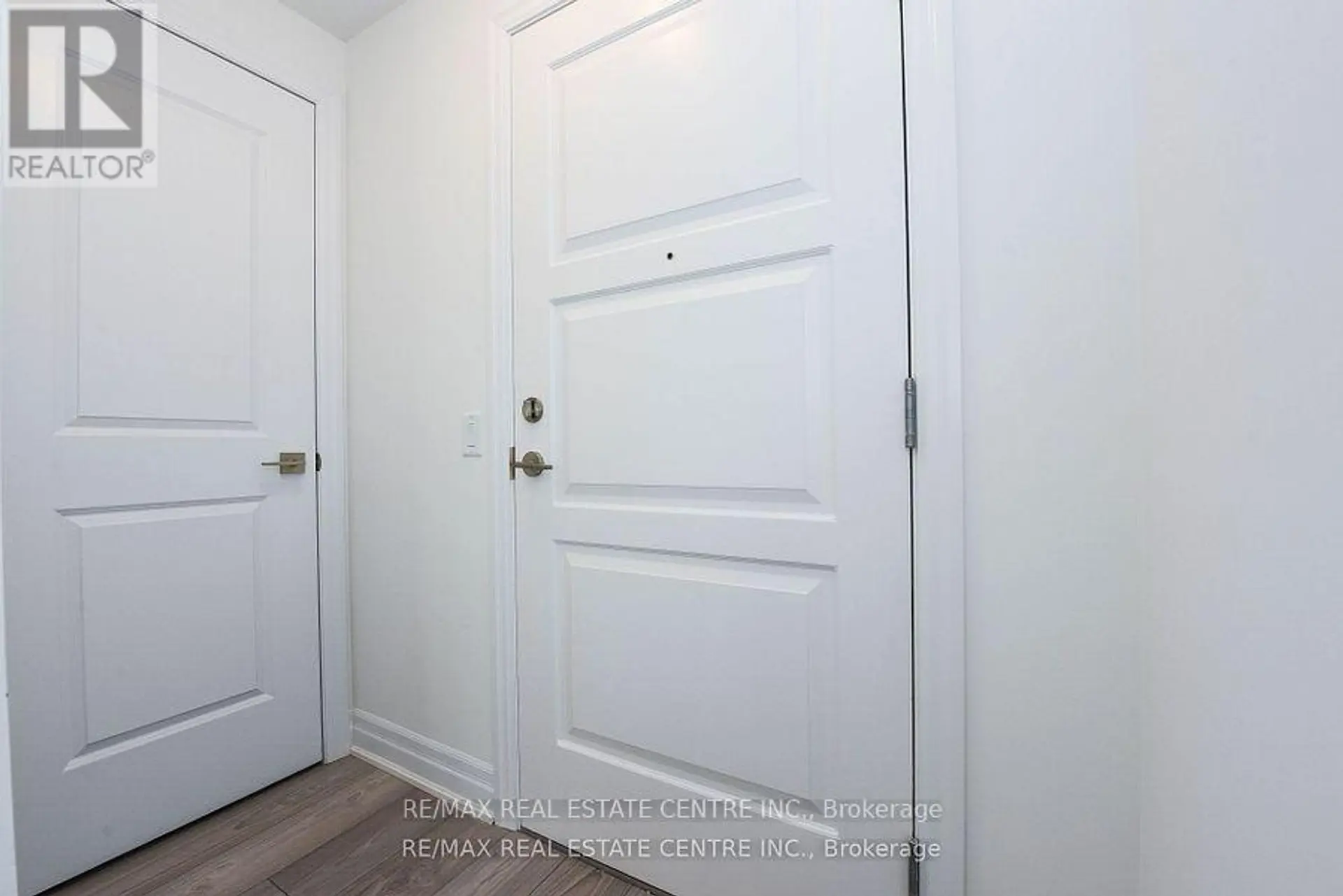 #3209 36 ELM DRIVE W - Image 4