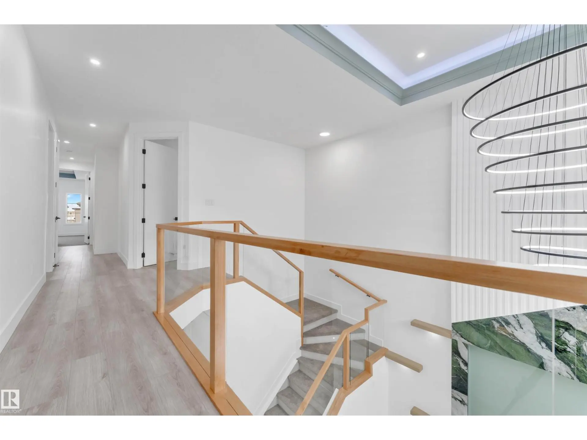 6415 29 ST NE - Image 1