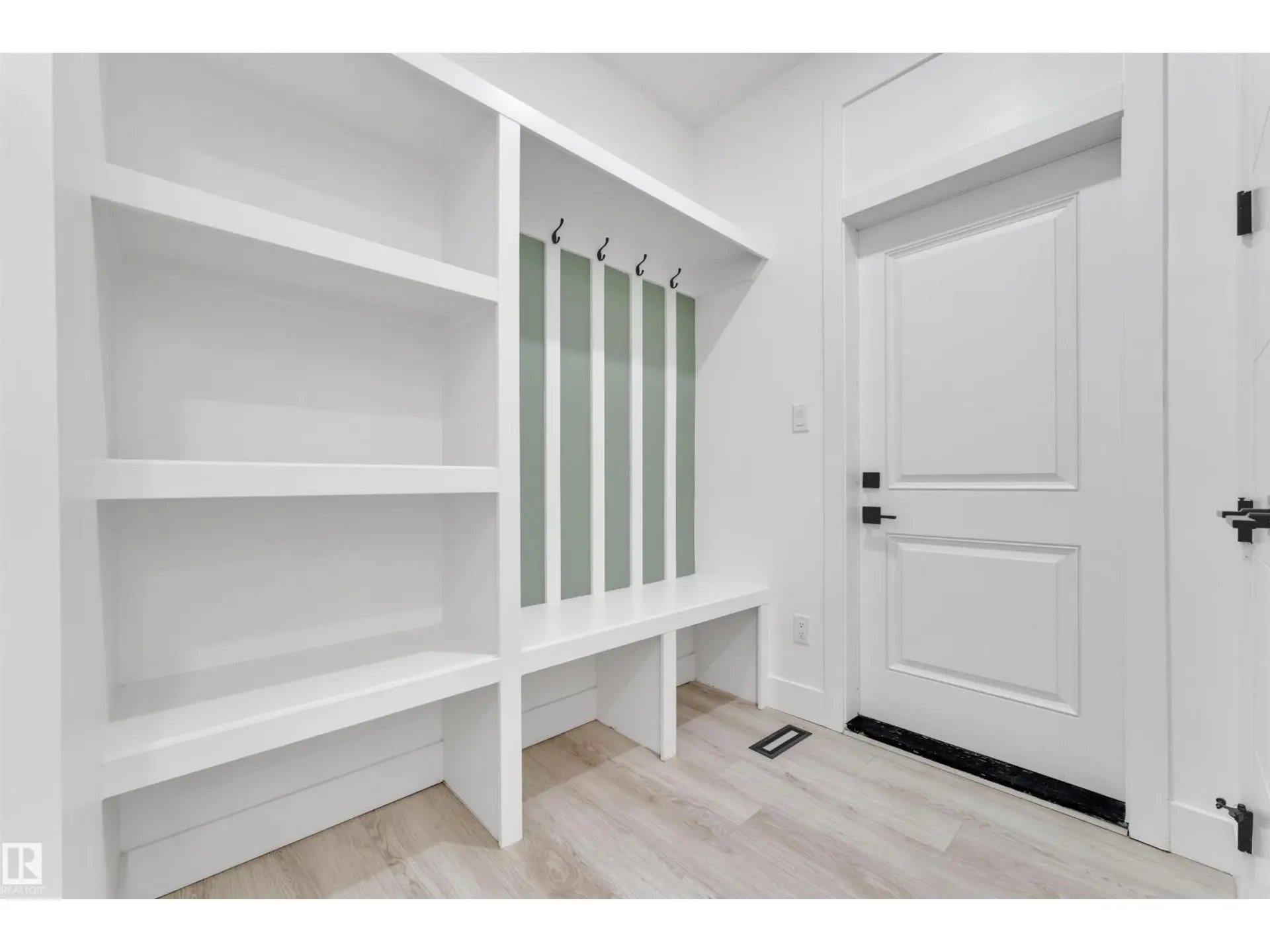 6415 29 ST NE - Image 15