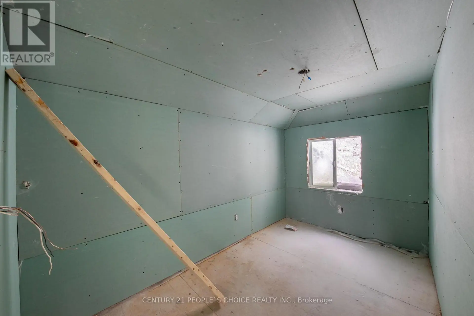 250 KINGFISHER AVENUE - Image 10