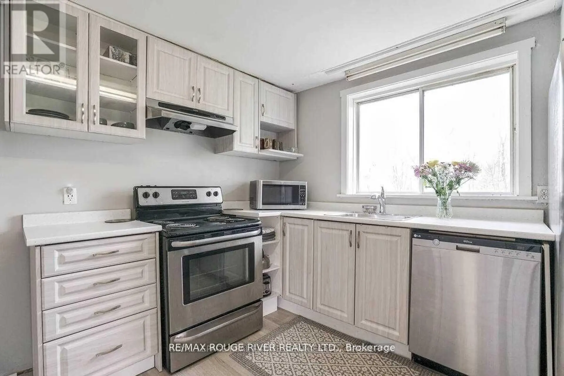 1725 SPRUCE HILL ROAD - Image 11