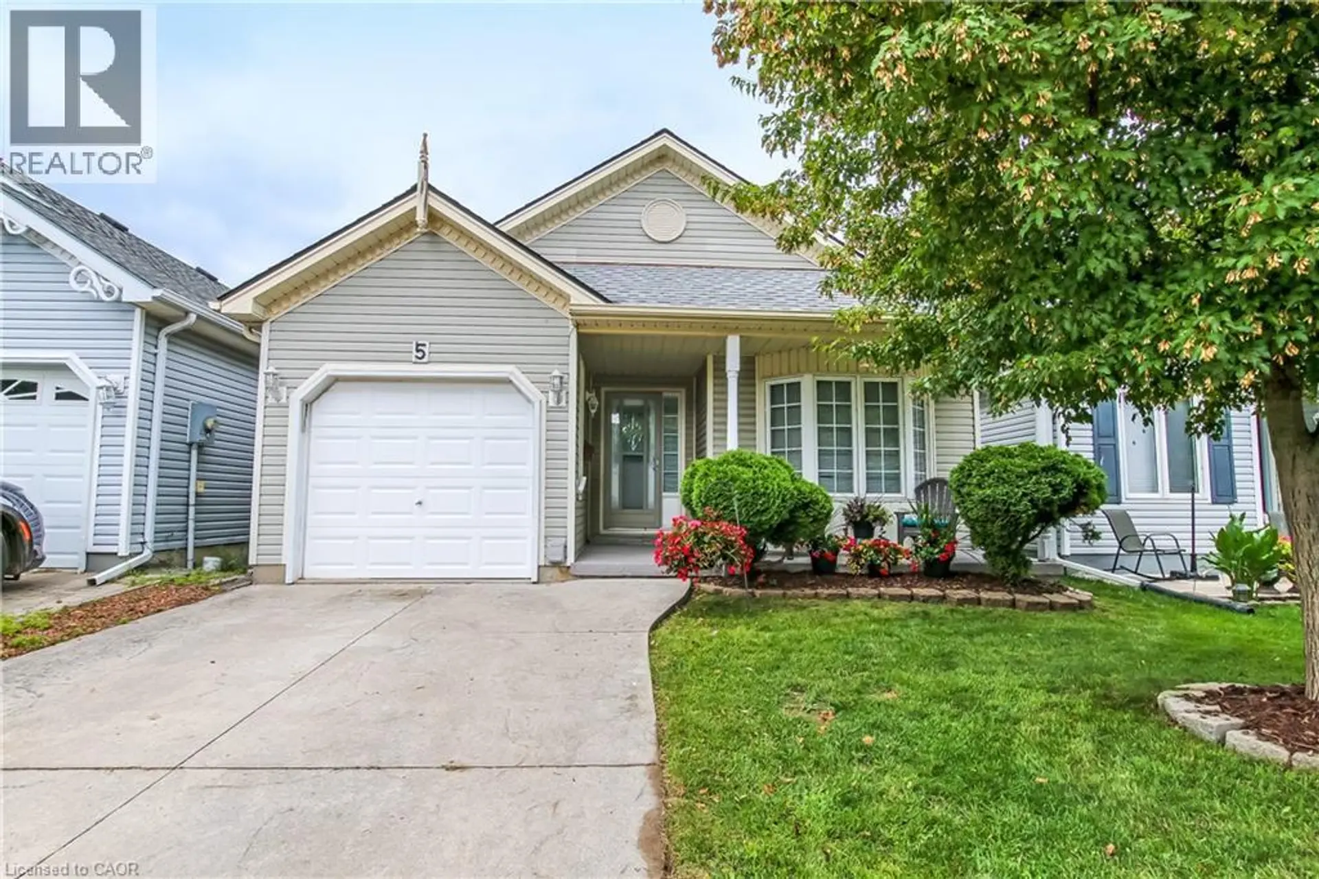 5 WALSINGHAM Drive - Image 1