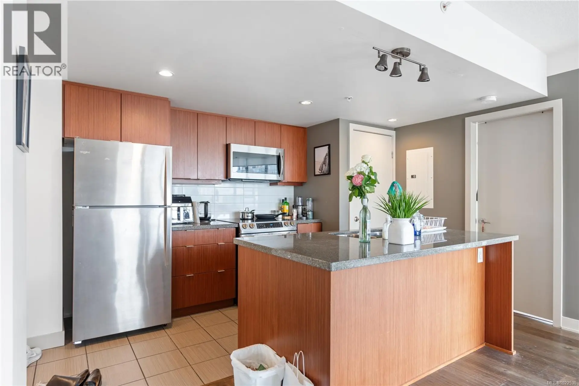 Property at #701 760 JOHNSON ST, Victoria, BC