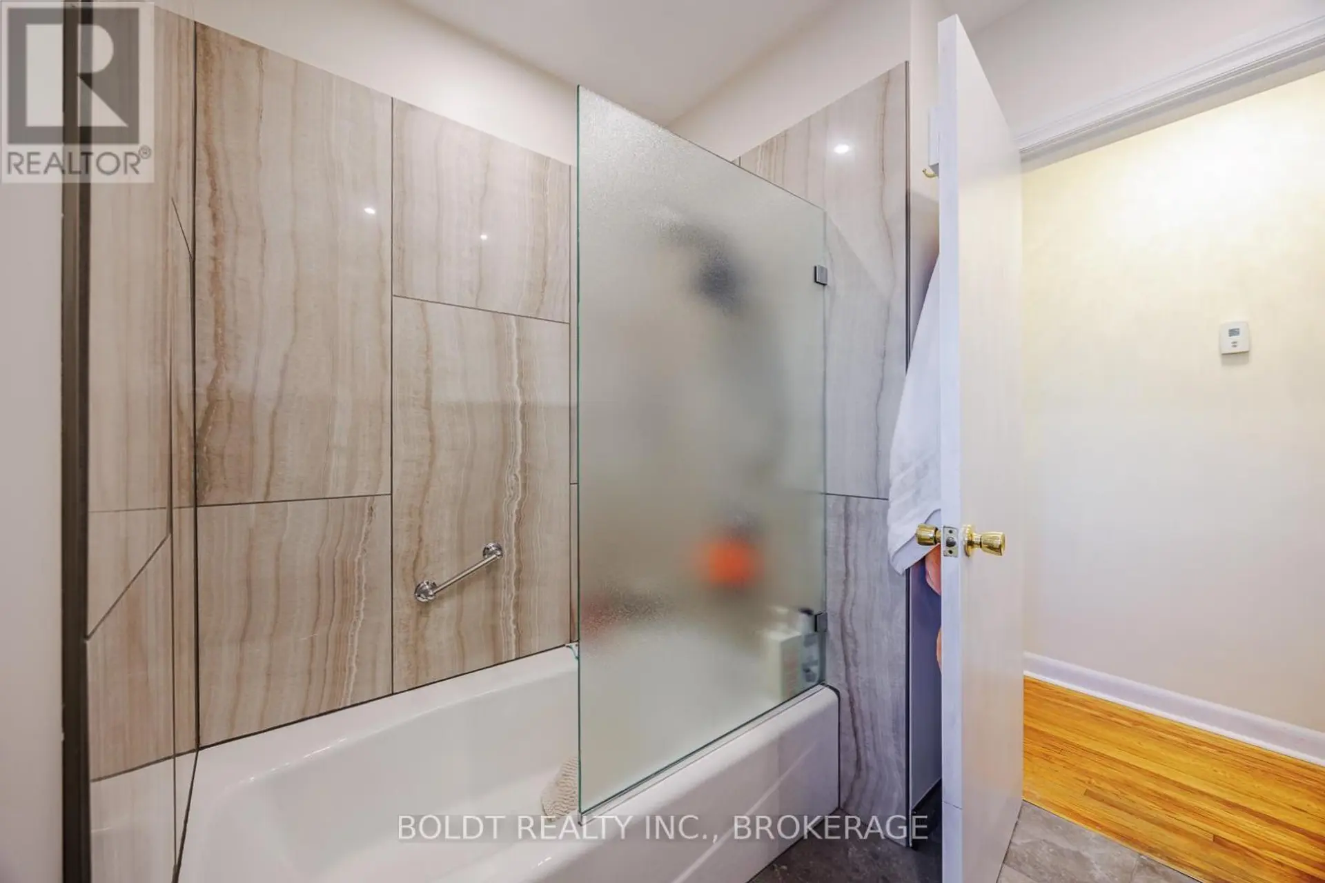24 WINSLOW CRESCENT - Image 11