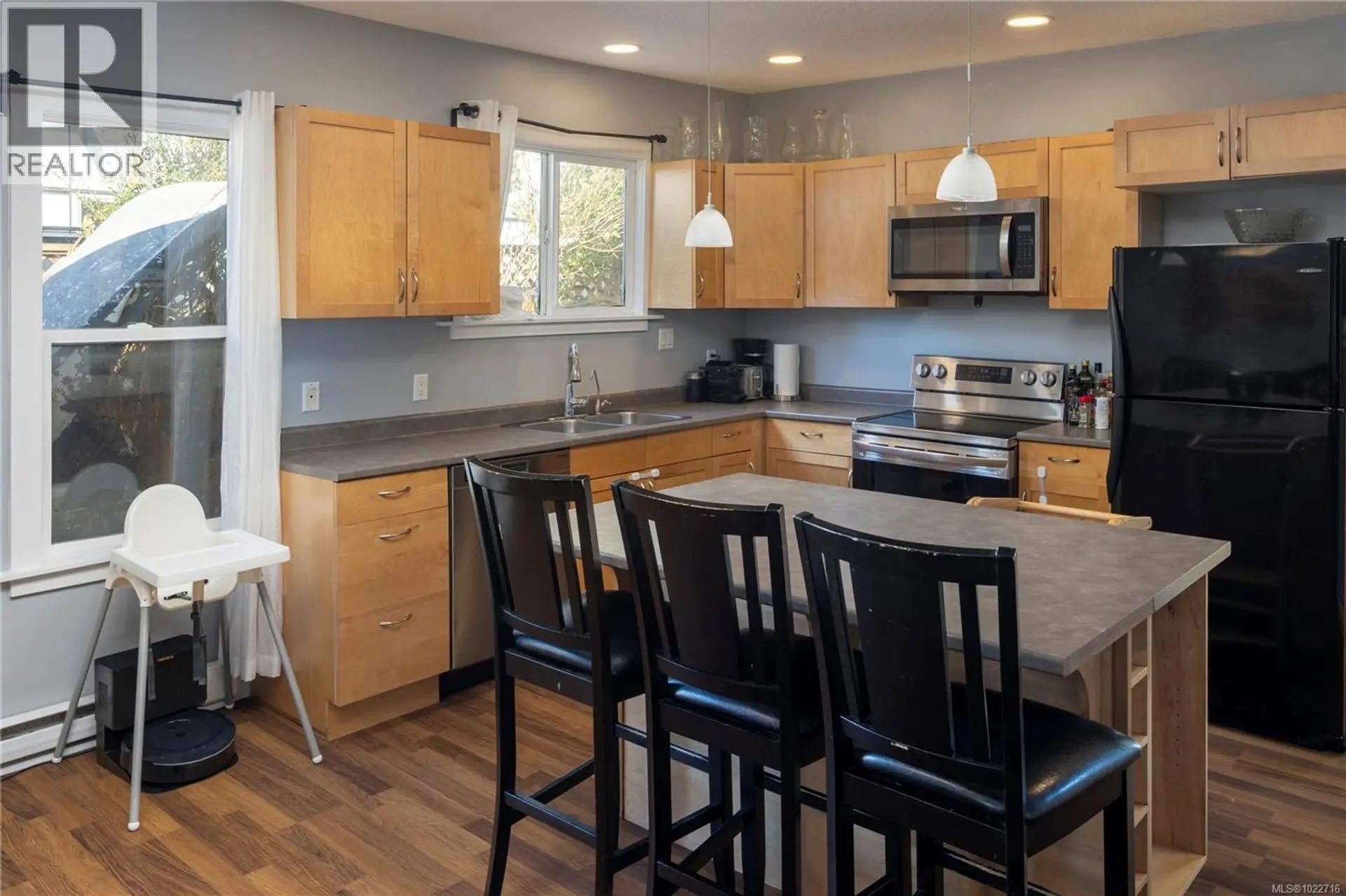 Property at 948 MASON ST, Victoria, BC