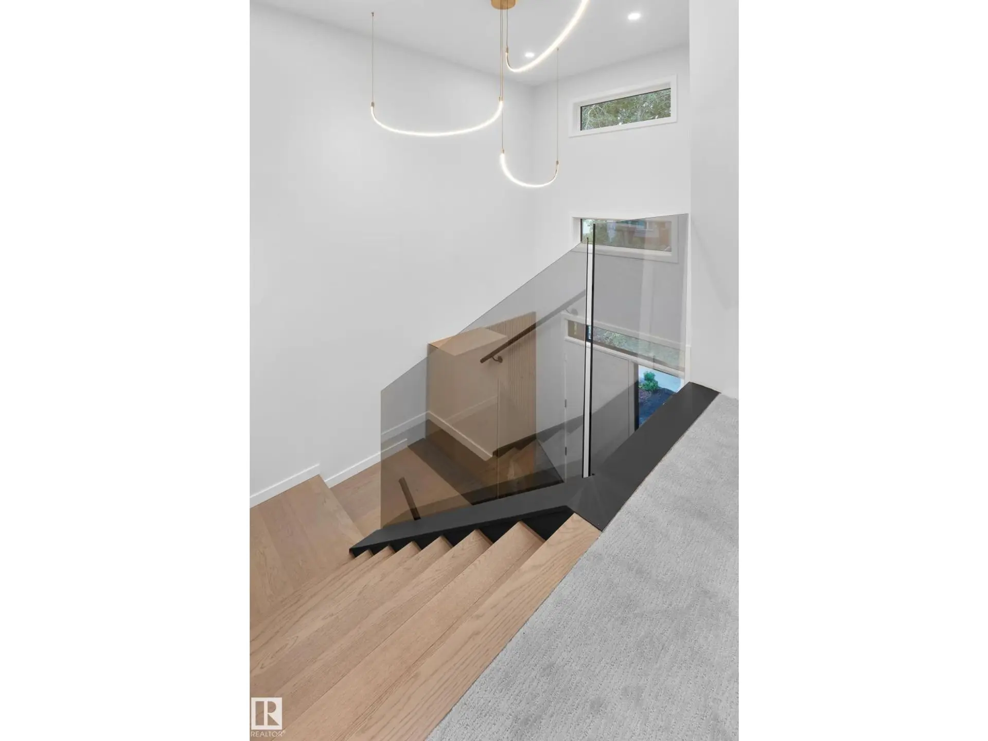8318 120 ST NW - Image 16