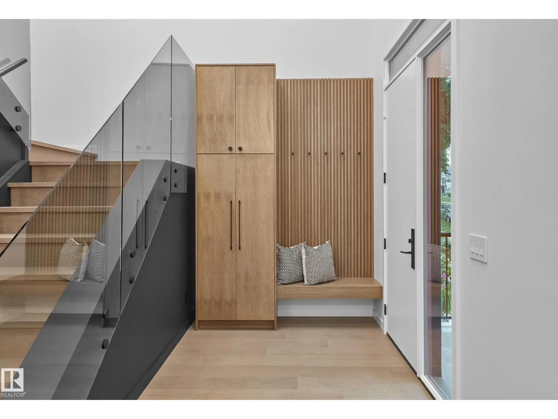 8318 120 ST NW - Image 4