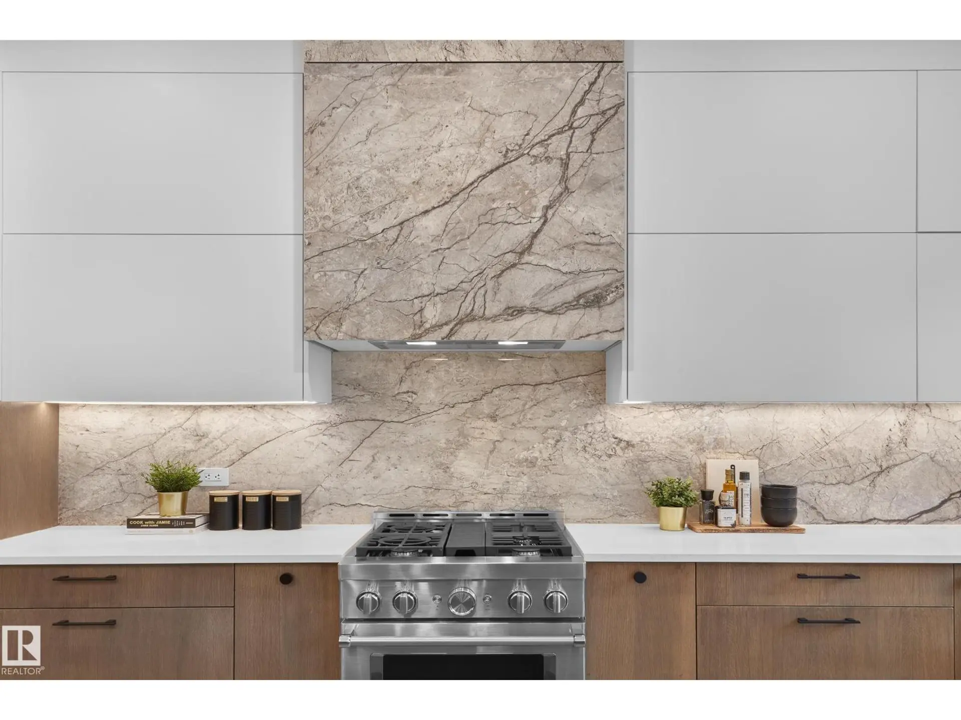 8318 120 ST NW - Image 10