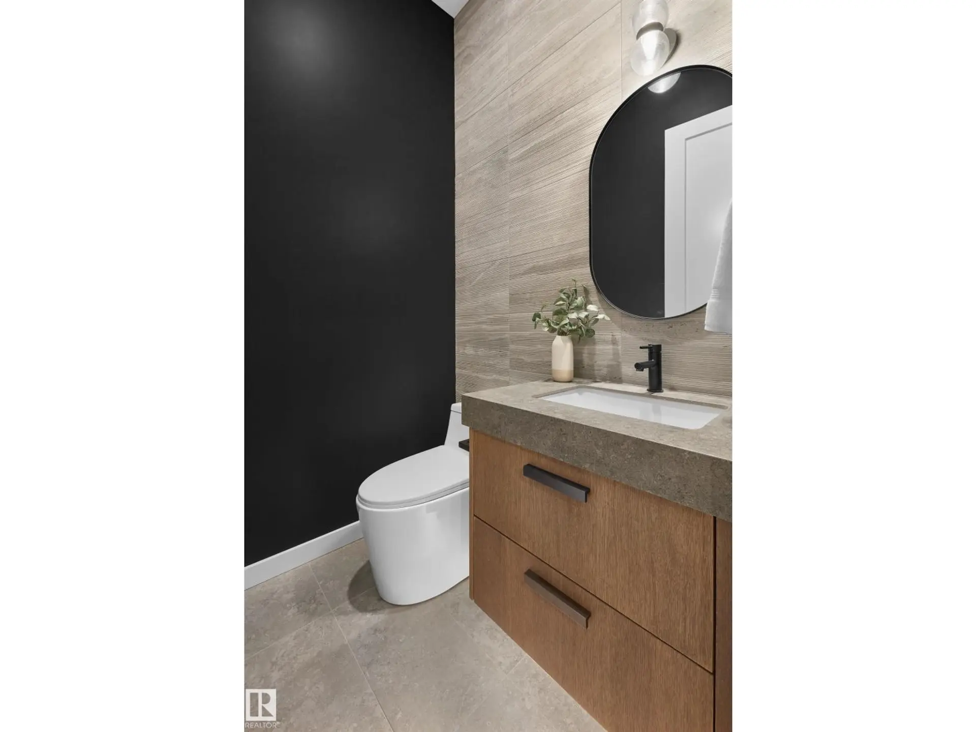 8318 120 ST NW - Image 13