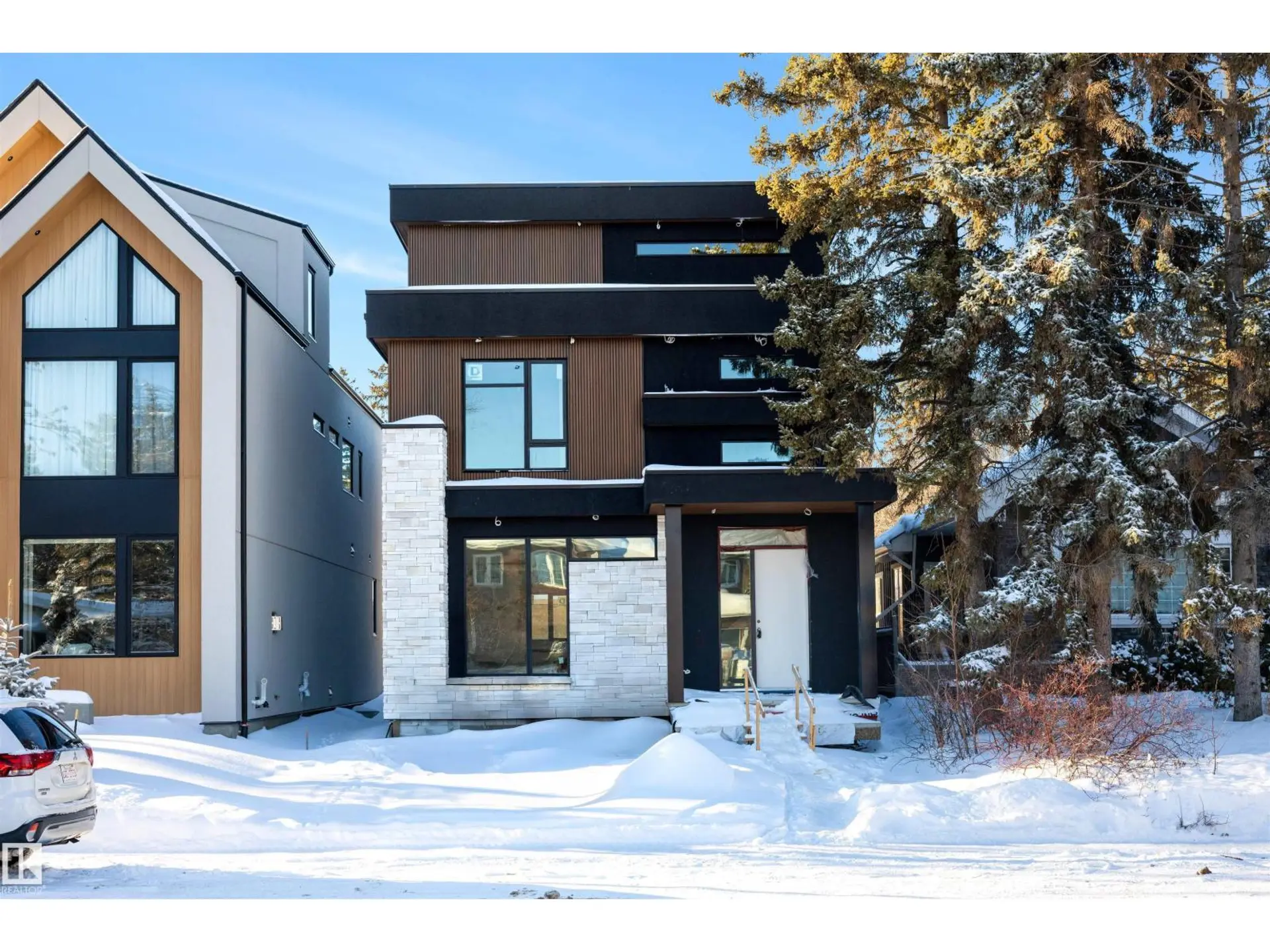 8318 120 ST NW - Image 1