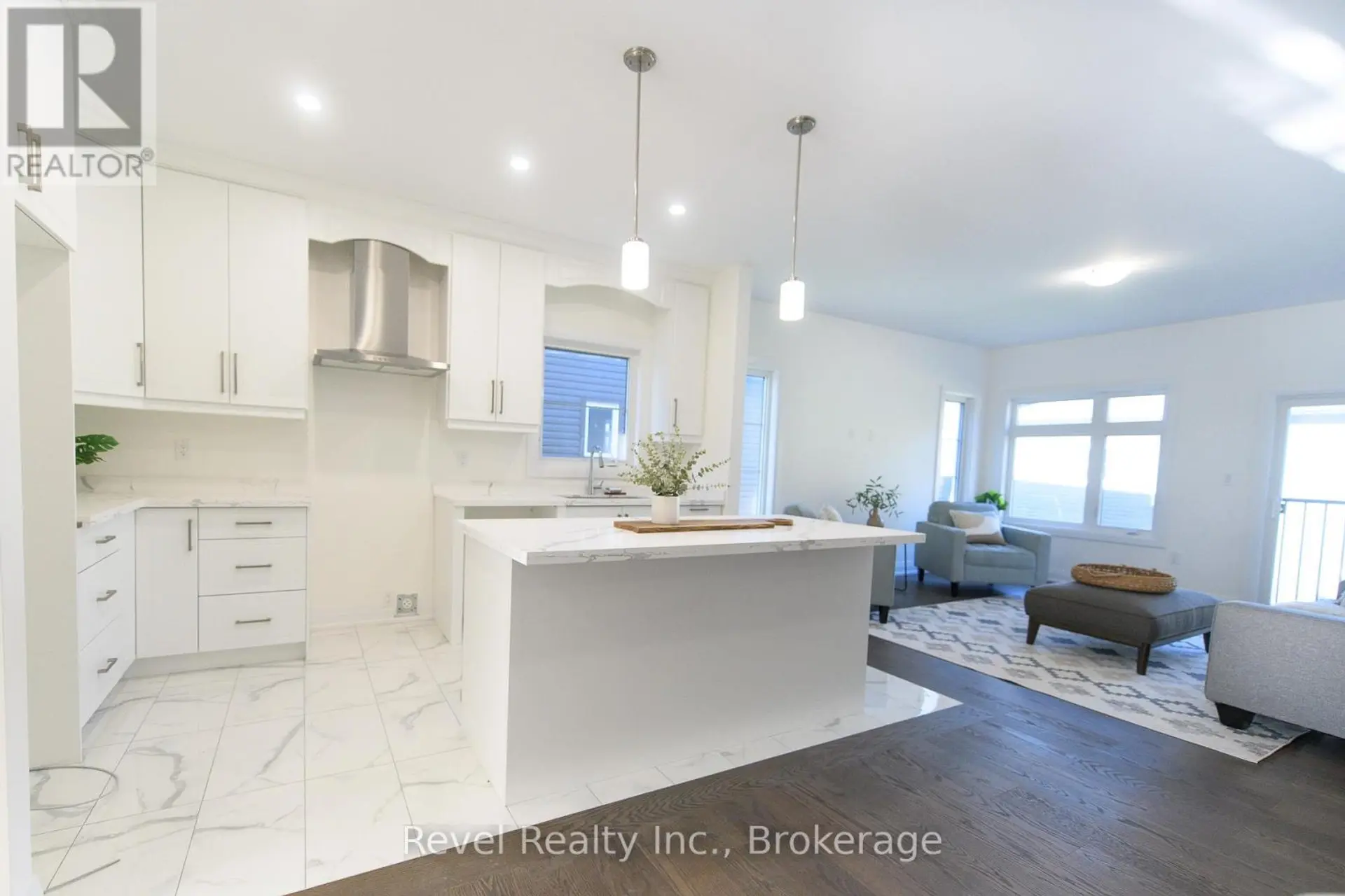 43 JOANNE CRESCENT - Image 2