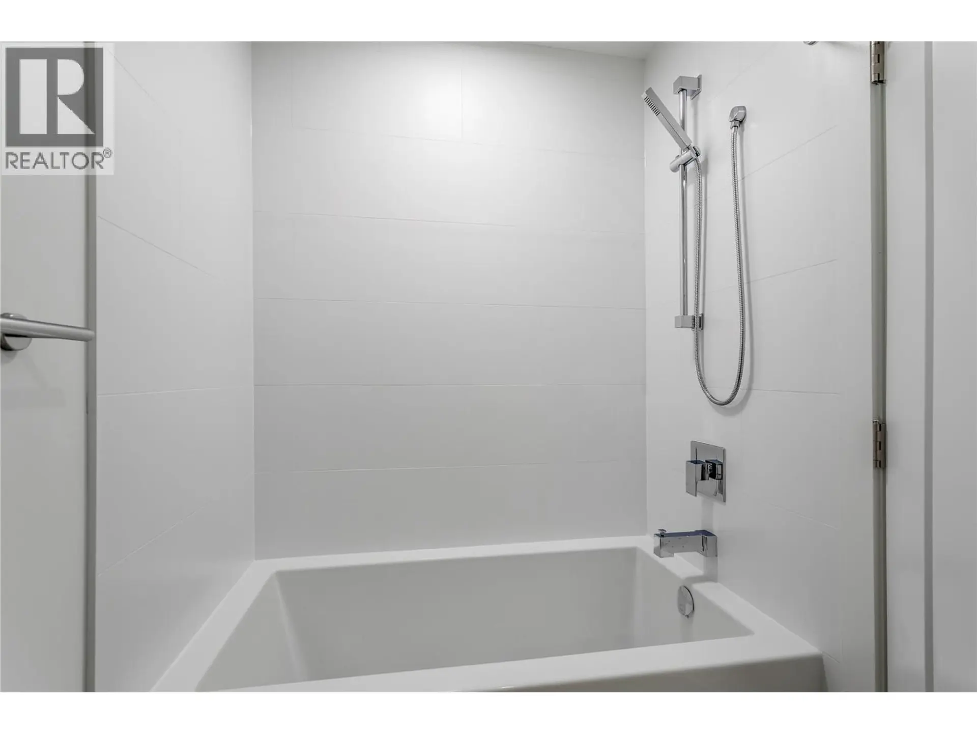 Property at #305 1380 PRIDHAM AVENUE, Kelowna, BC