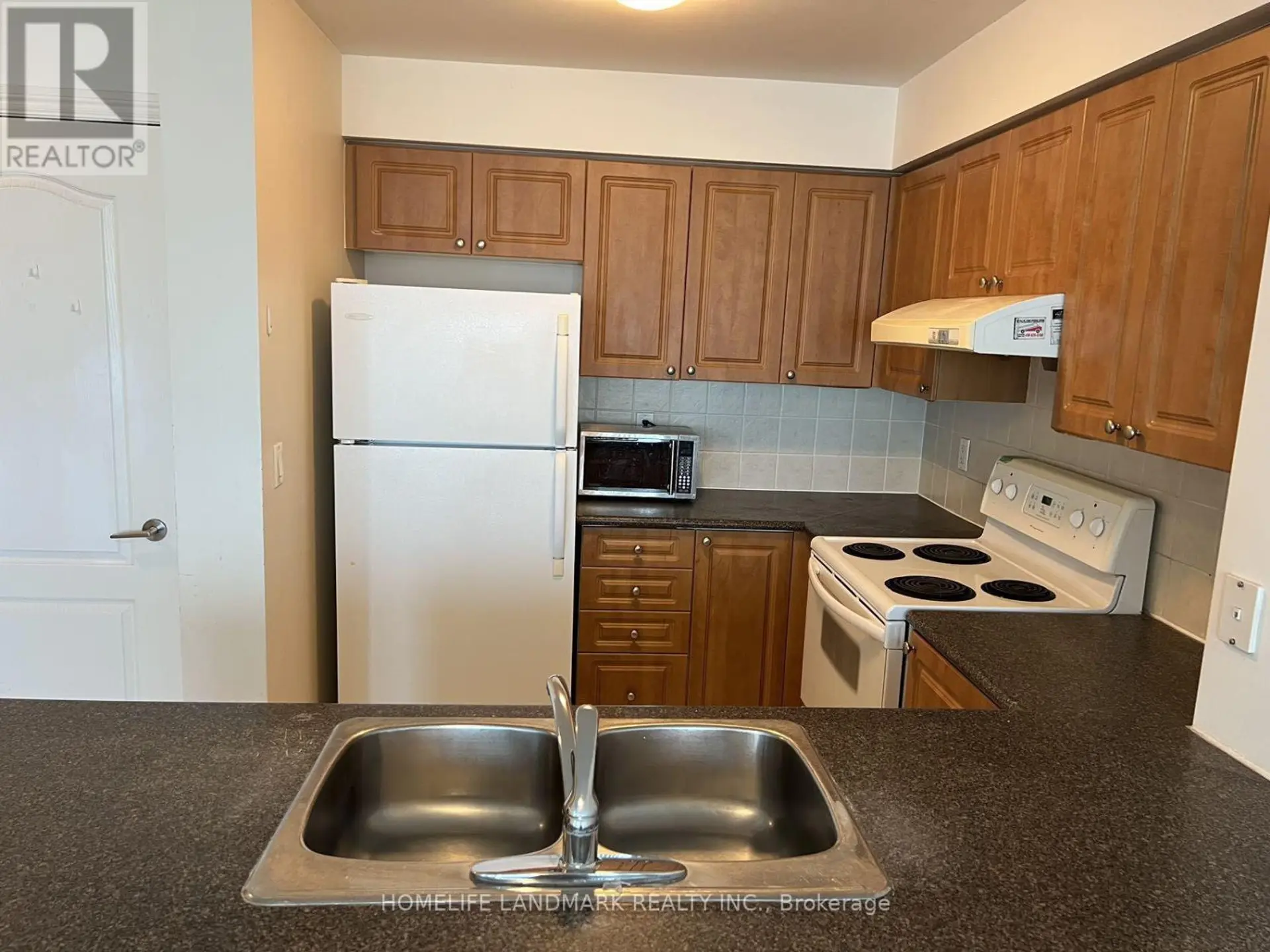 #1209 60 BRIAN HARRISON WAY - Image 10