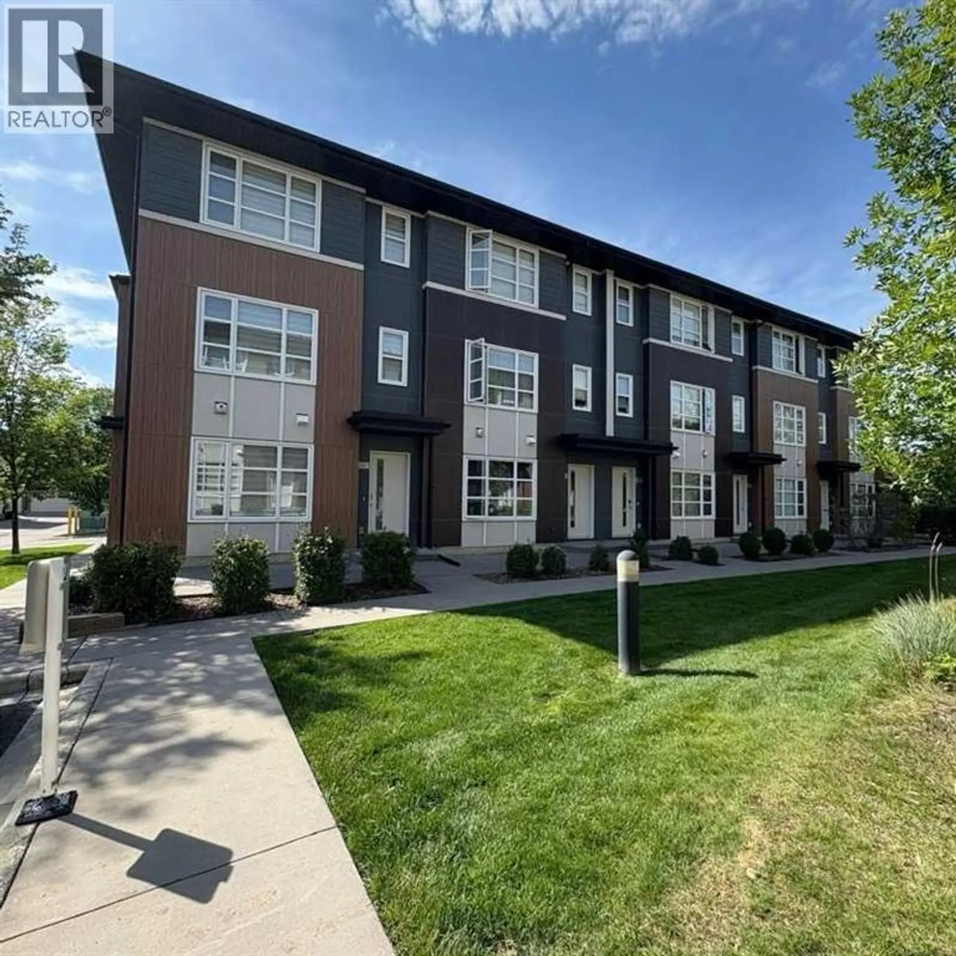 202 EVANSRIDGE PARK NW - Image 1