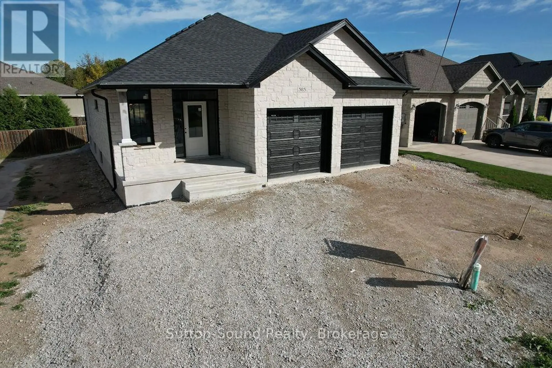 385 6TH AVENUE W - Image 2