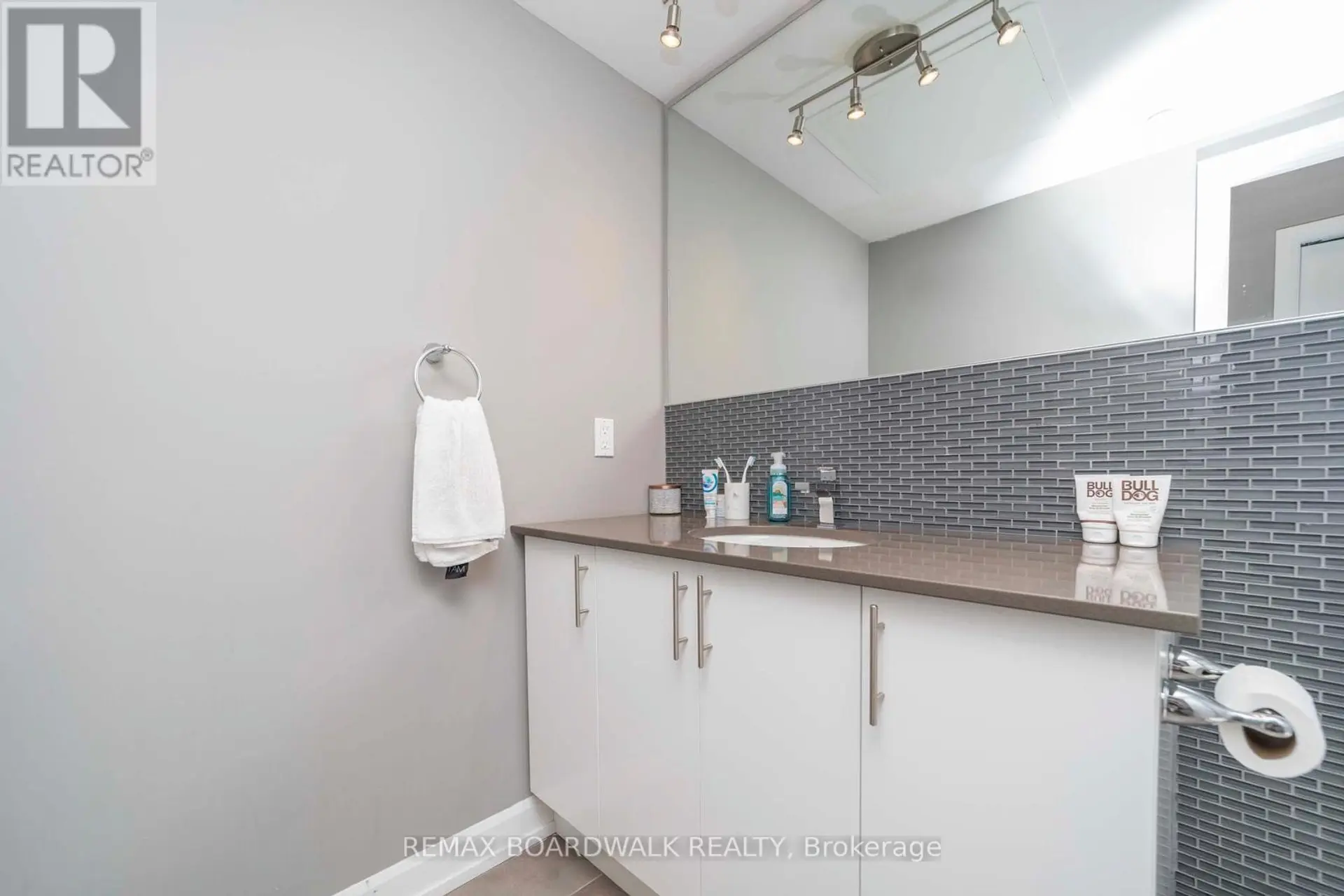 #503 150 GREENFIELD AVENUE - Image 12