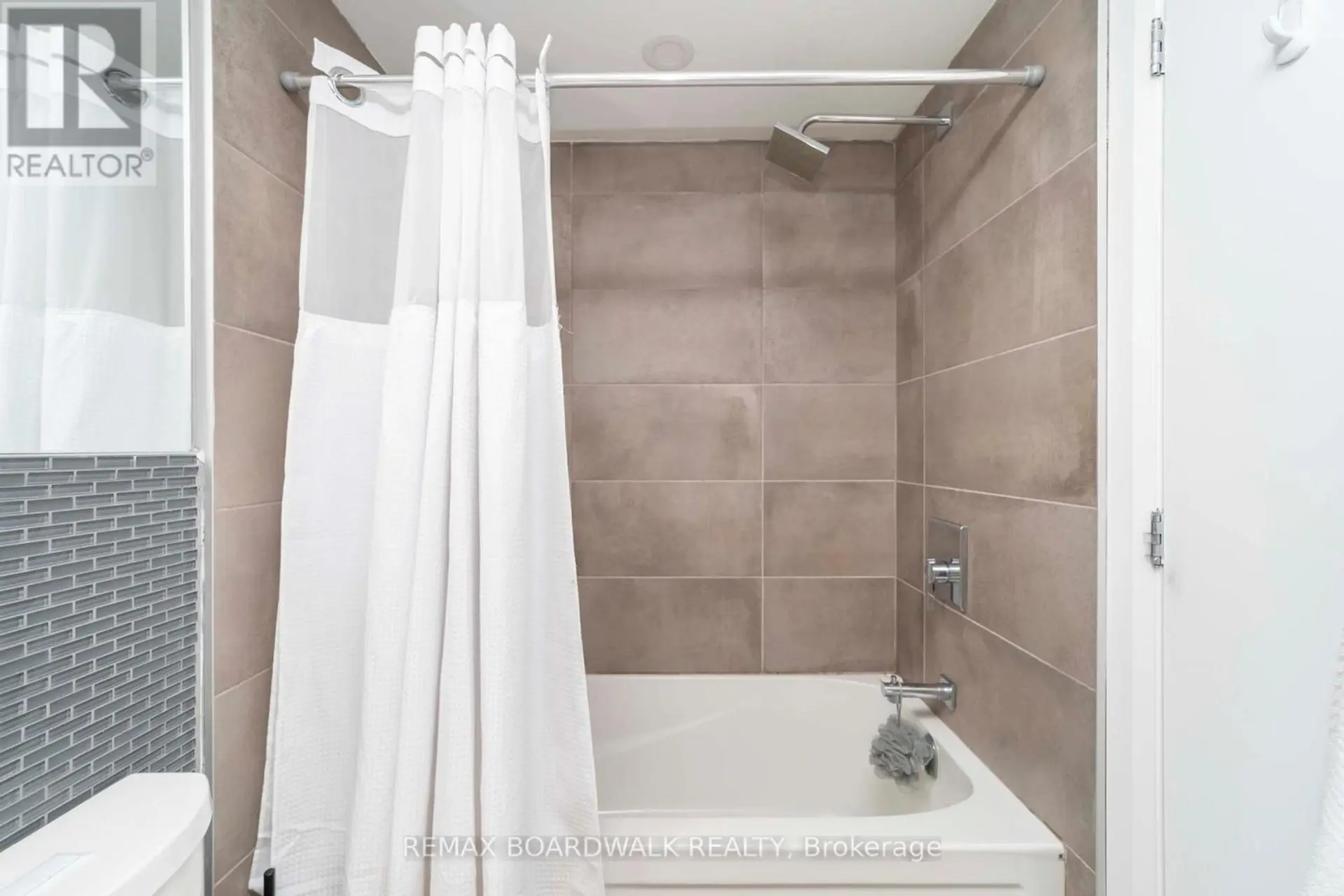 #503 150 GREENFIELD AVENUE - Image 13