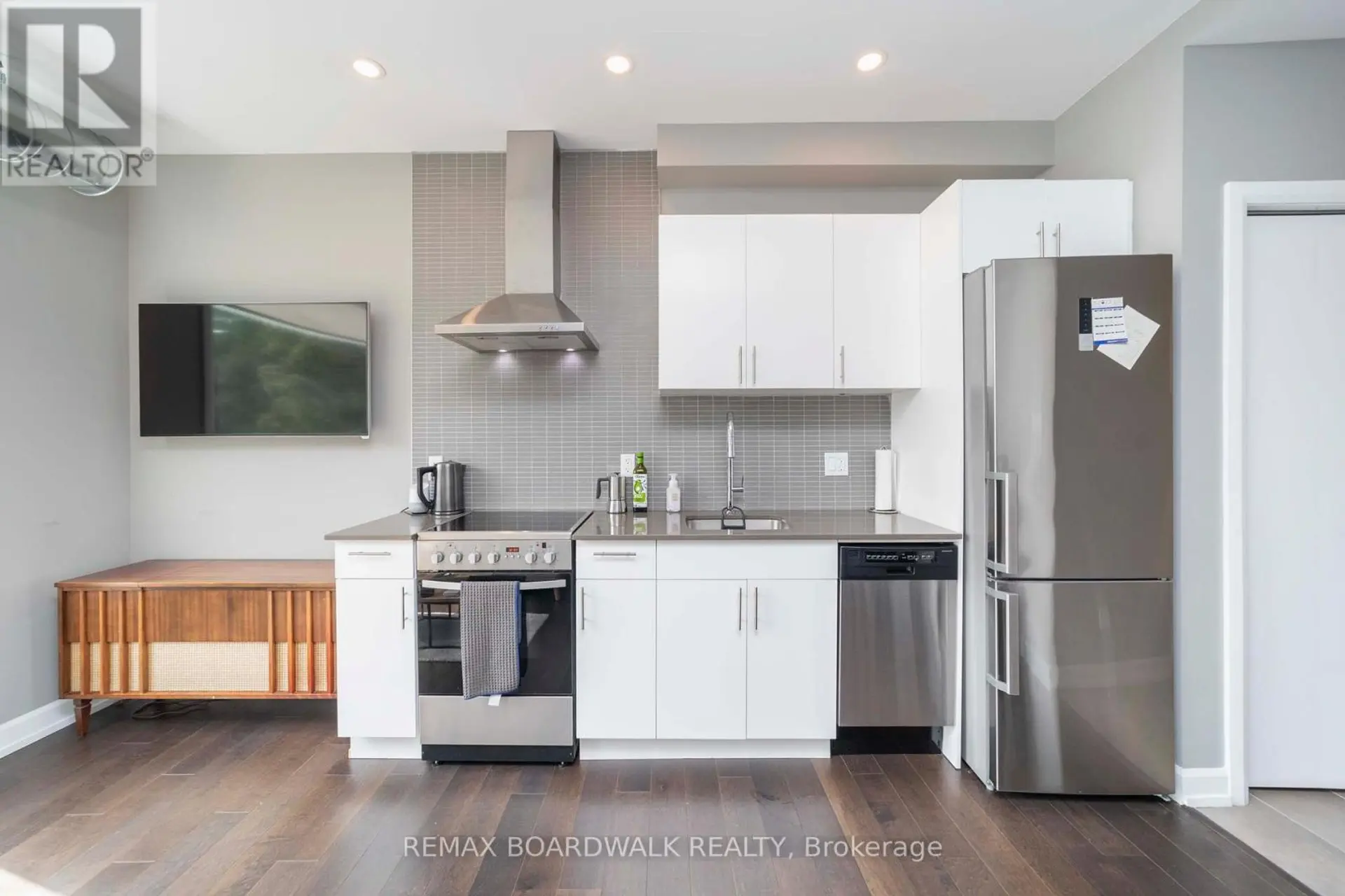 #503 150 GREENFIELD AVENUE - Image 9