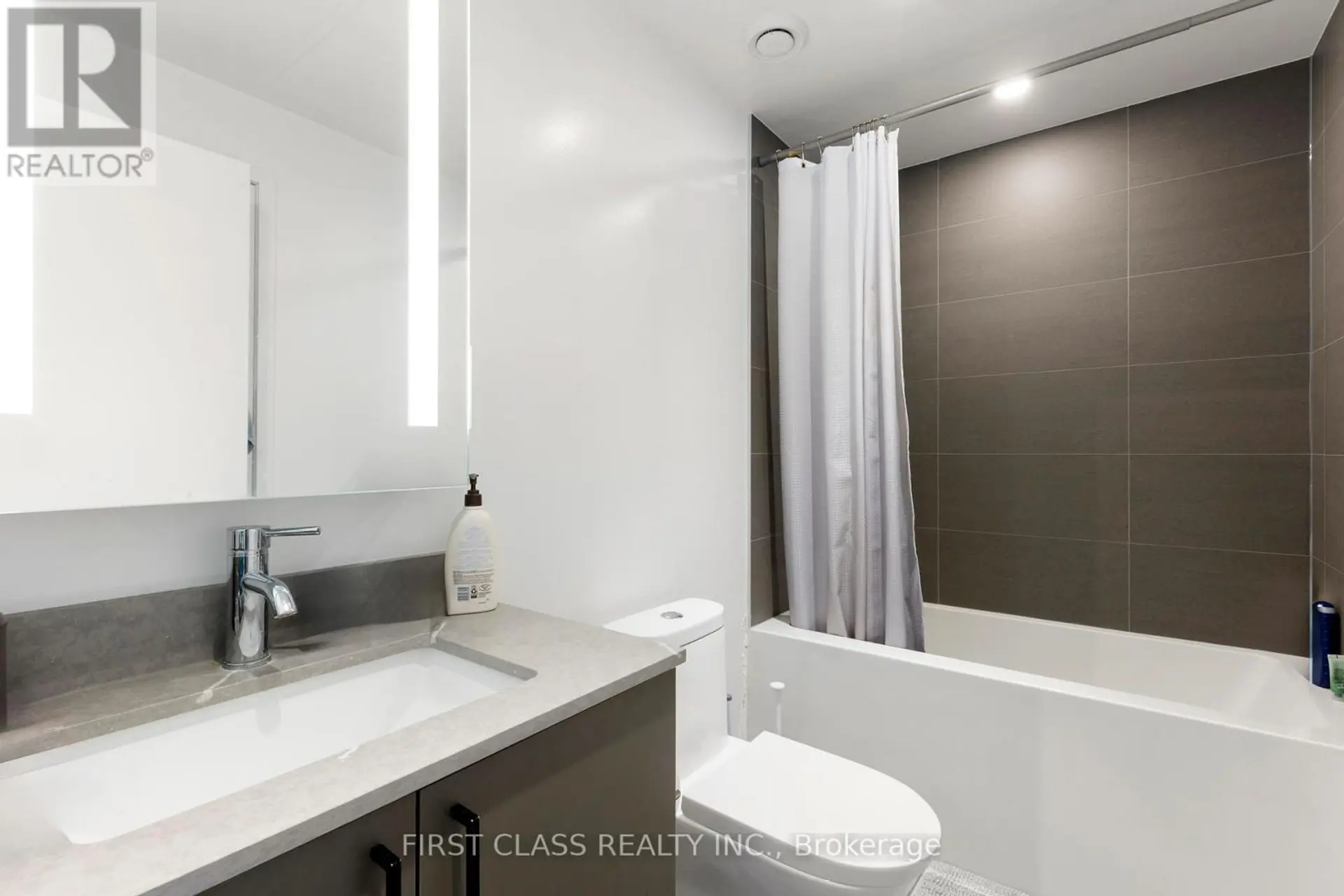#2606 135 EAST LIBERTY STREET - Image 12