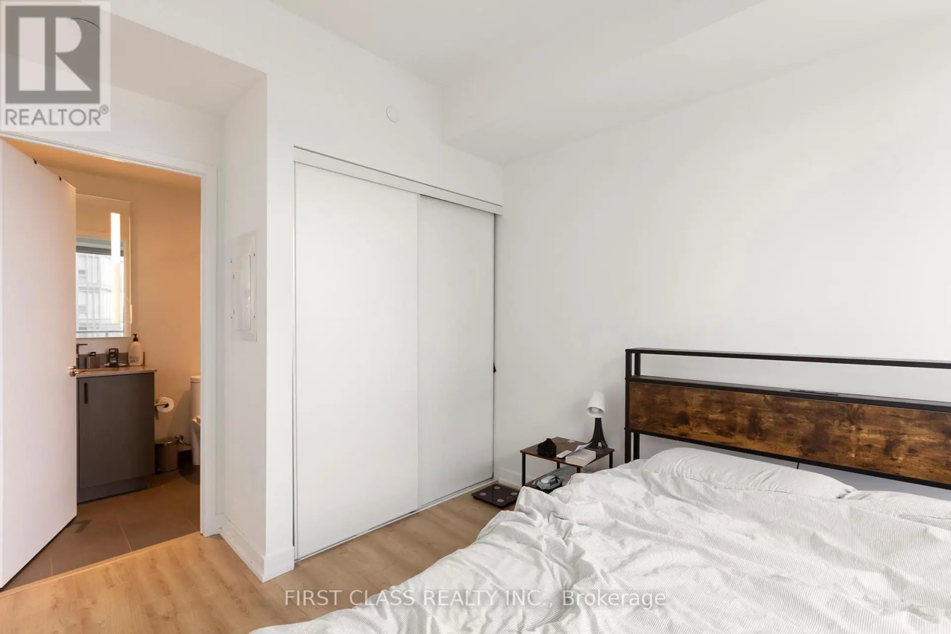 #2606 135 EAST LIBERTY STREET - Image 14