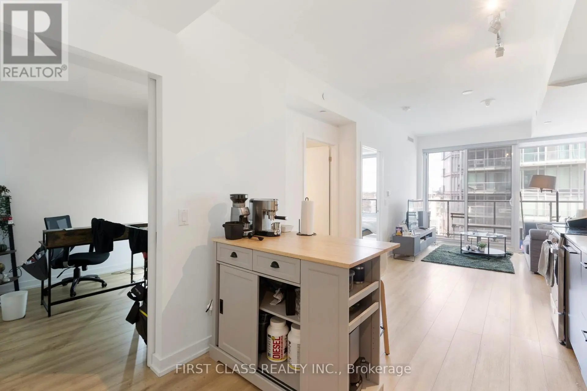 #2606 135 EAST LIBERTY STREET - Image 4