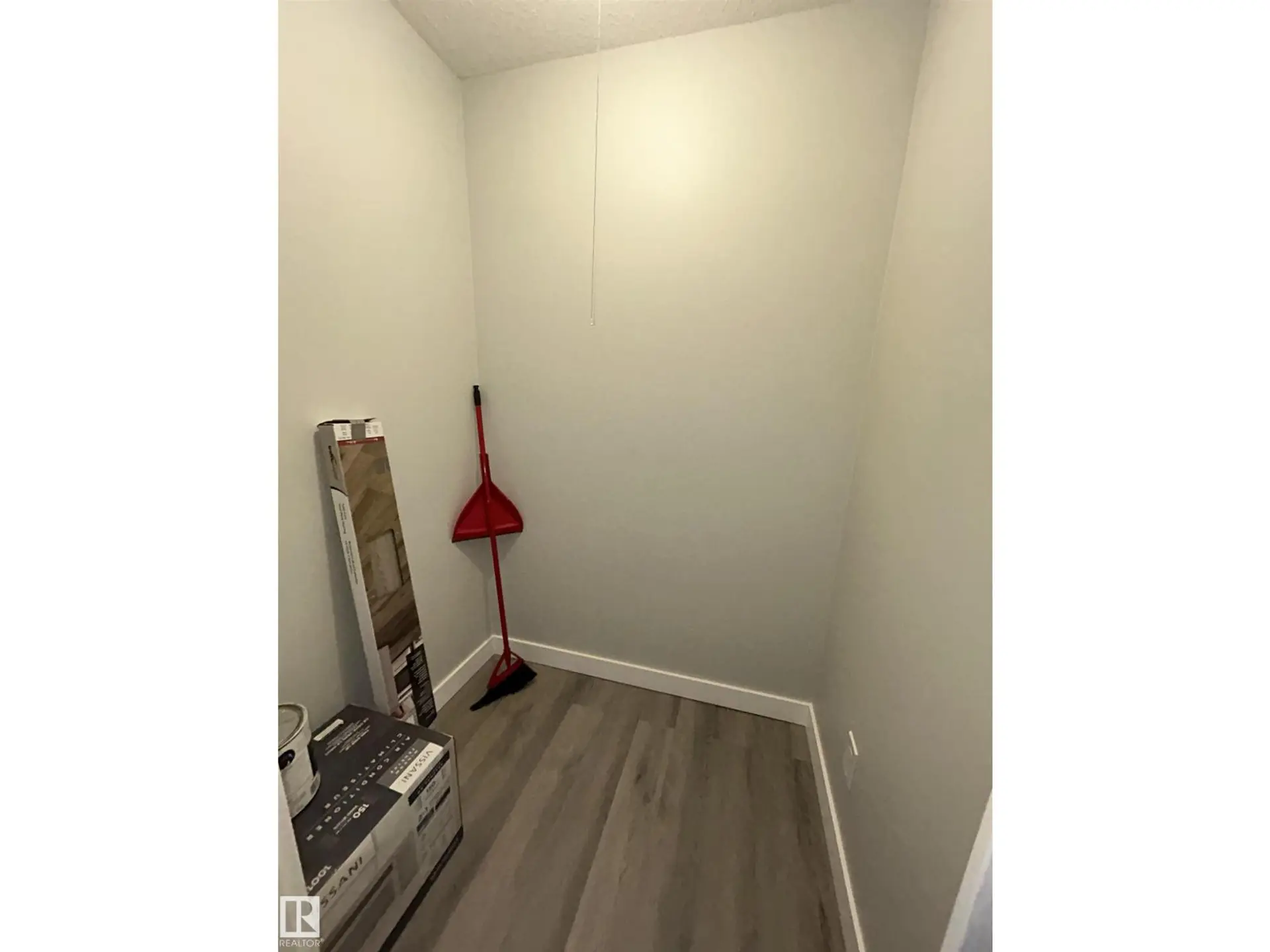 #714 10160 114 ST NW NW - Image 9