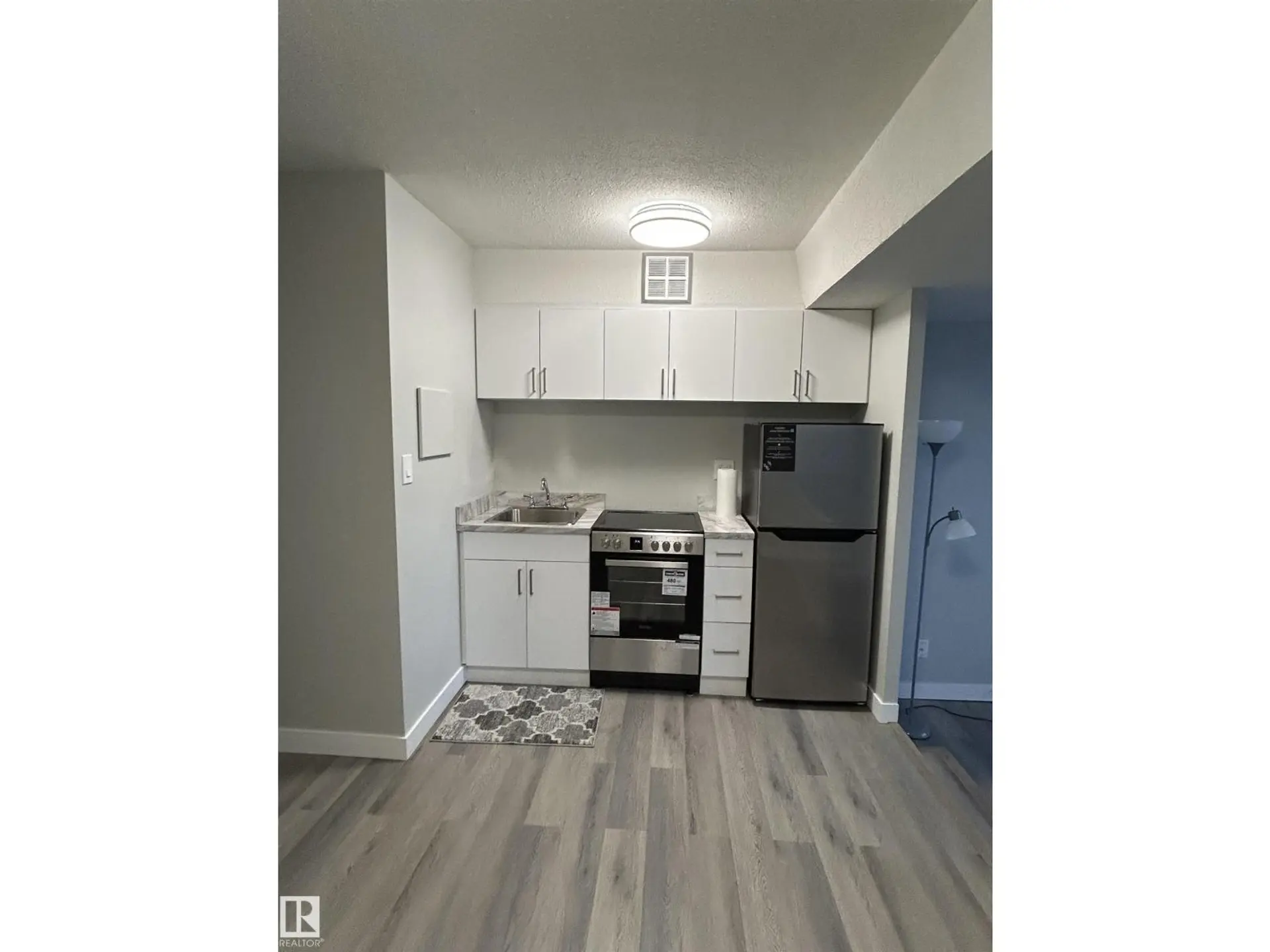 #714 10160 114 ST NW NW - Image 2