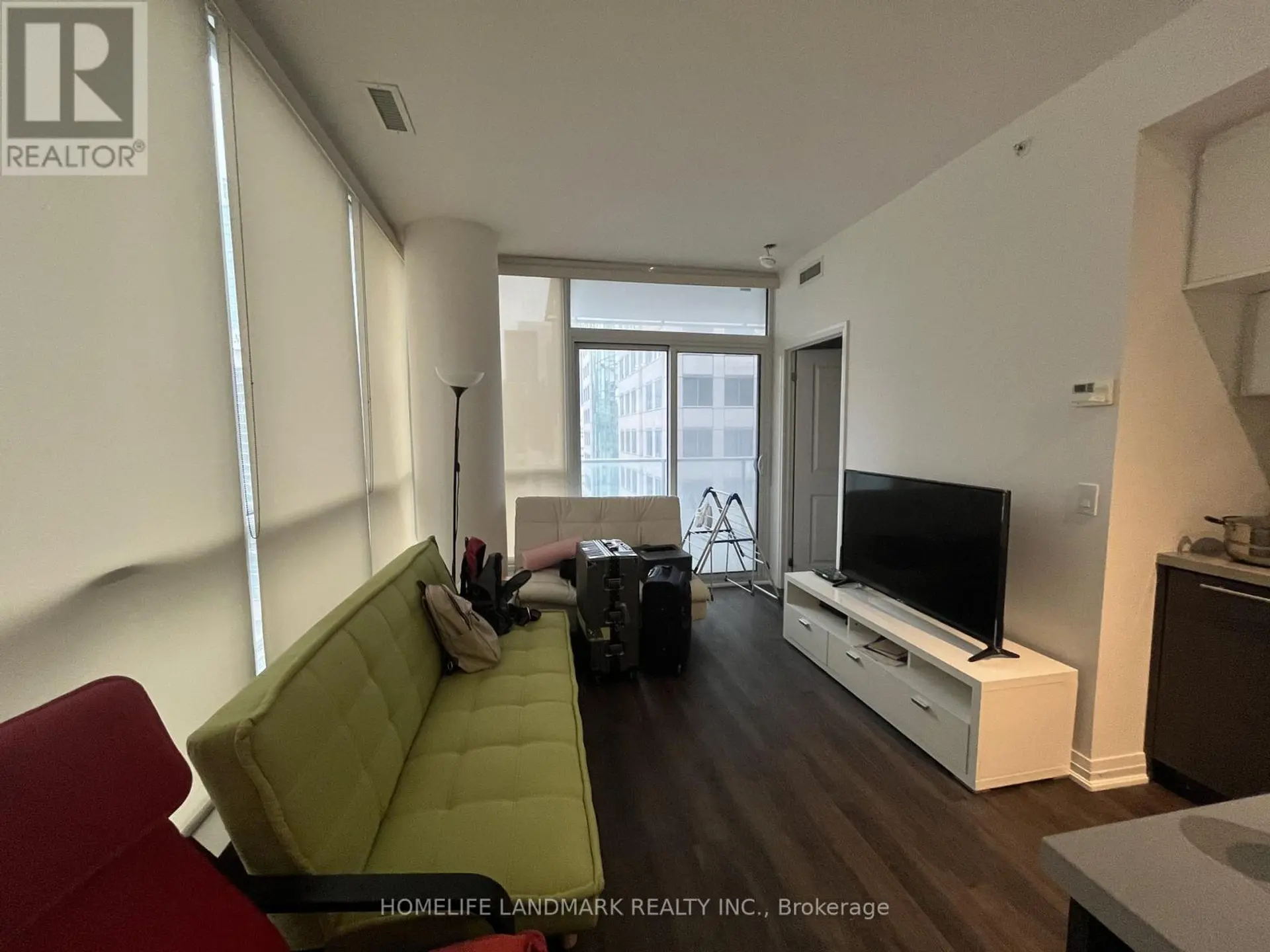 #2002 8 MERCER STREET - Image 4