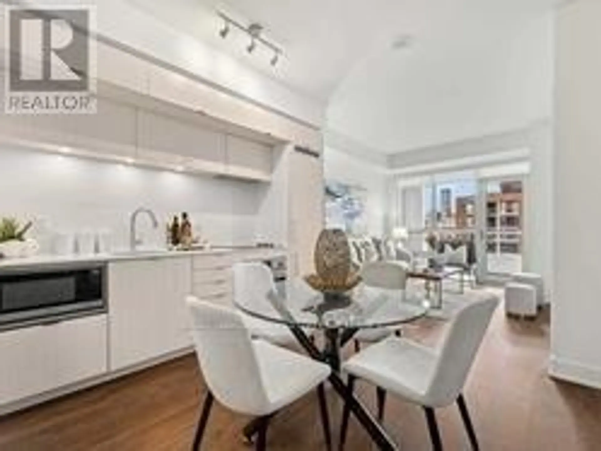 #813 38 CAMERON STREET - Image 3