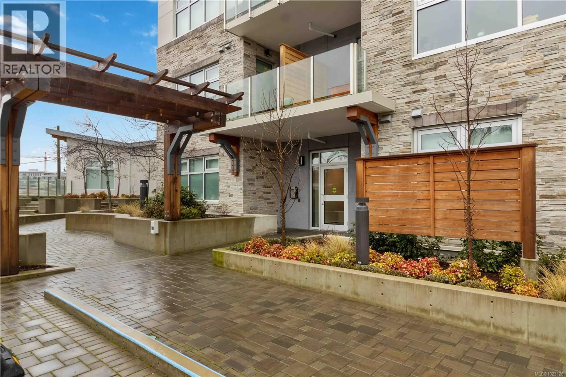 Property at #204 916 Lyall St, Esquimalt, BC