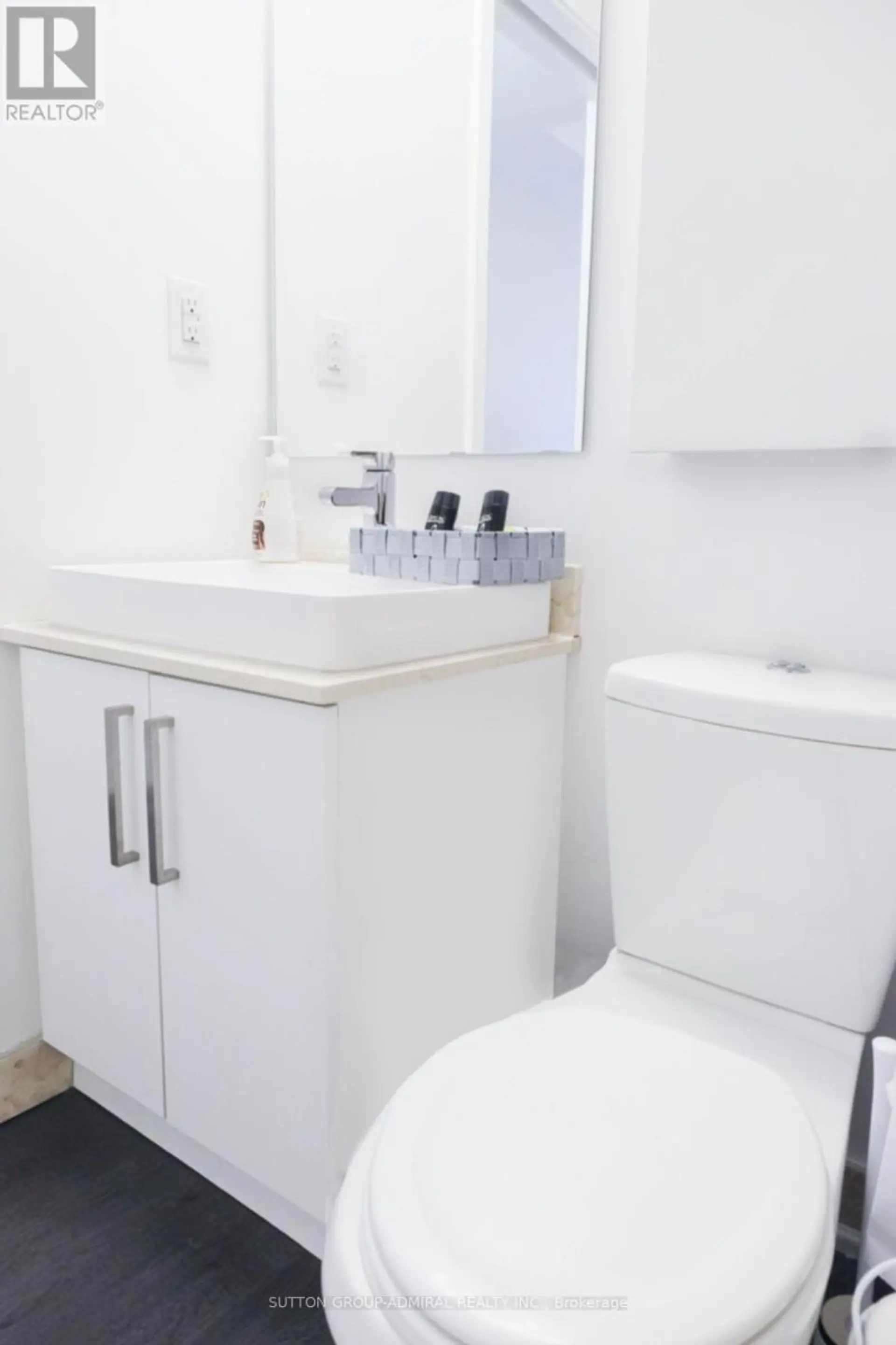 #4908 12 YORK STREET - Image 10