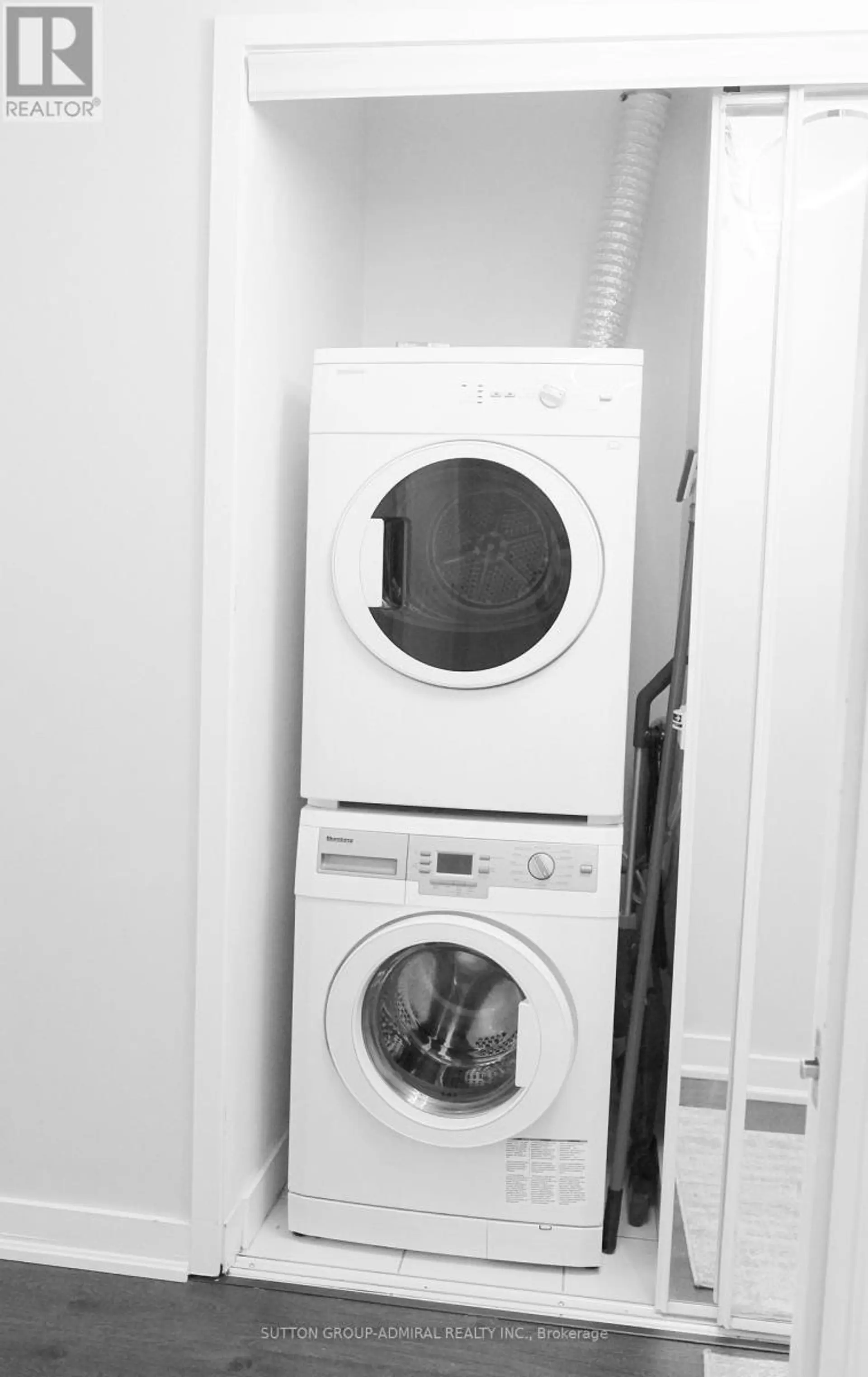 #4908 12 YORK STREET - Image 11