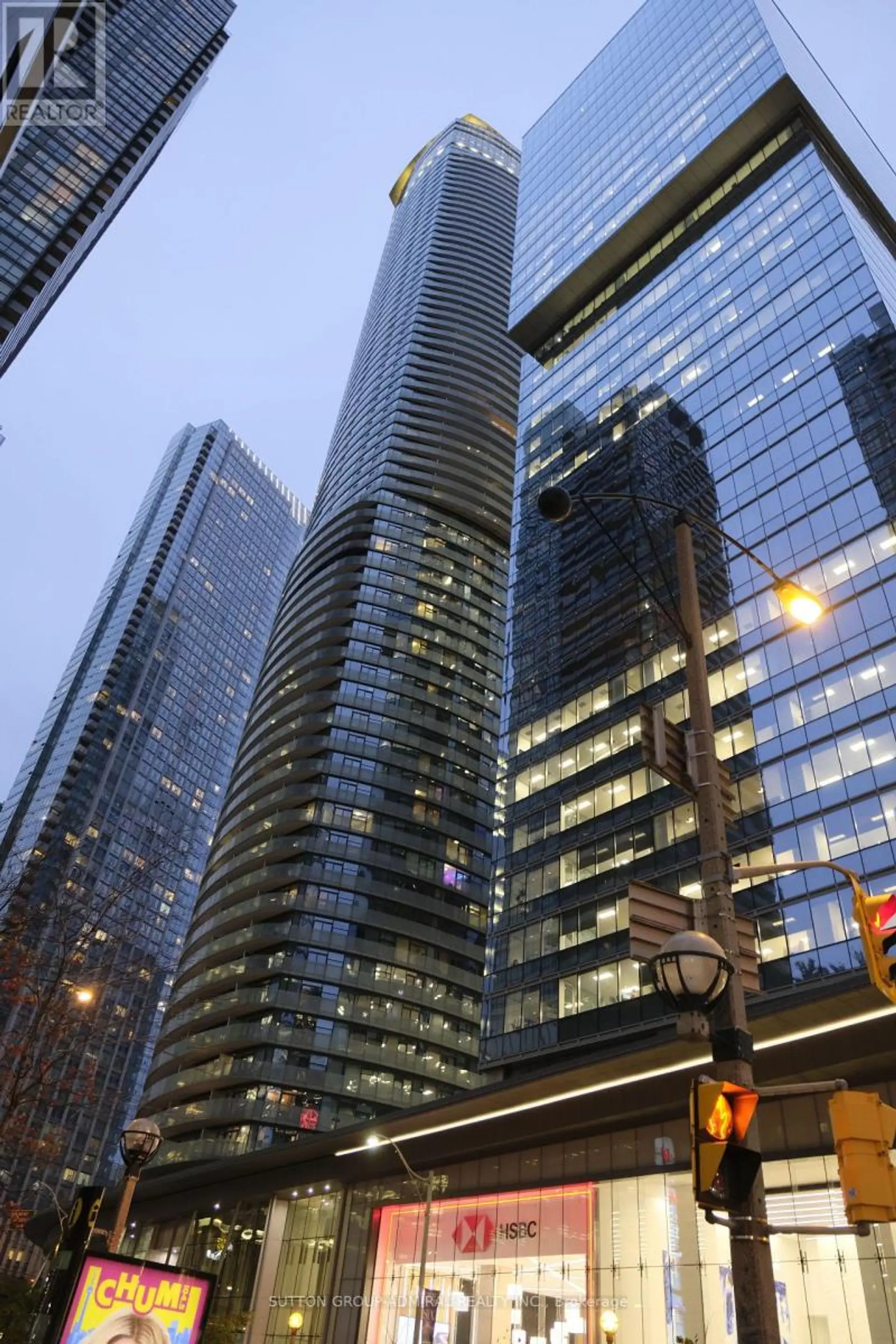 #4908 12 YORK STREET - Image 17