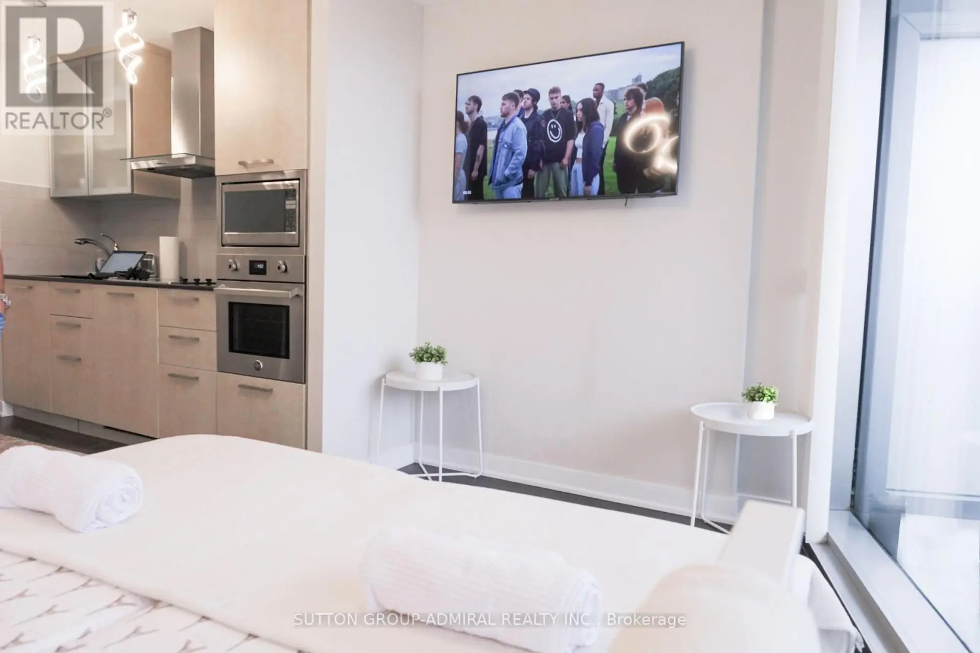 #4908 12 YORK STREET - Image 7