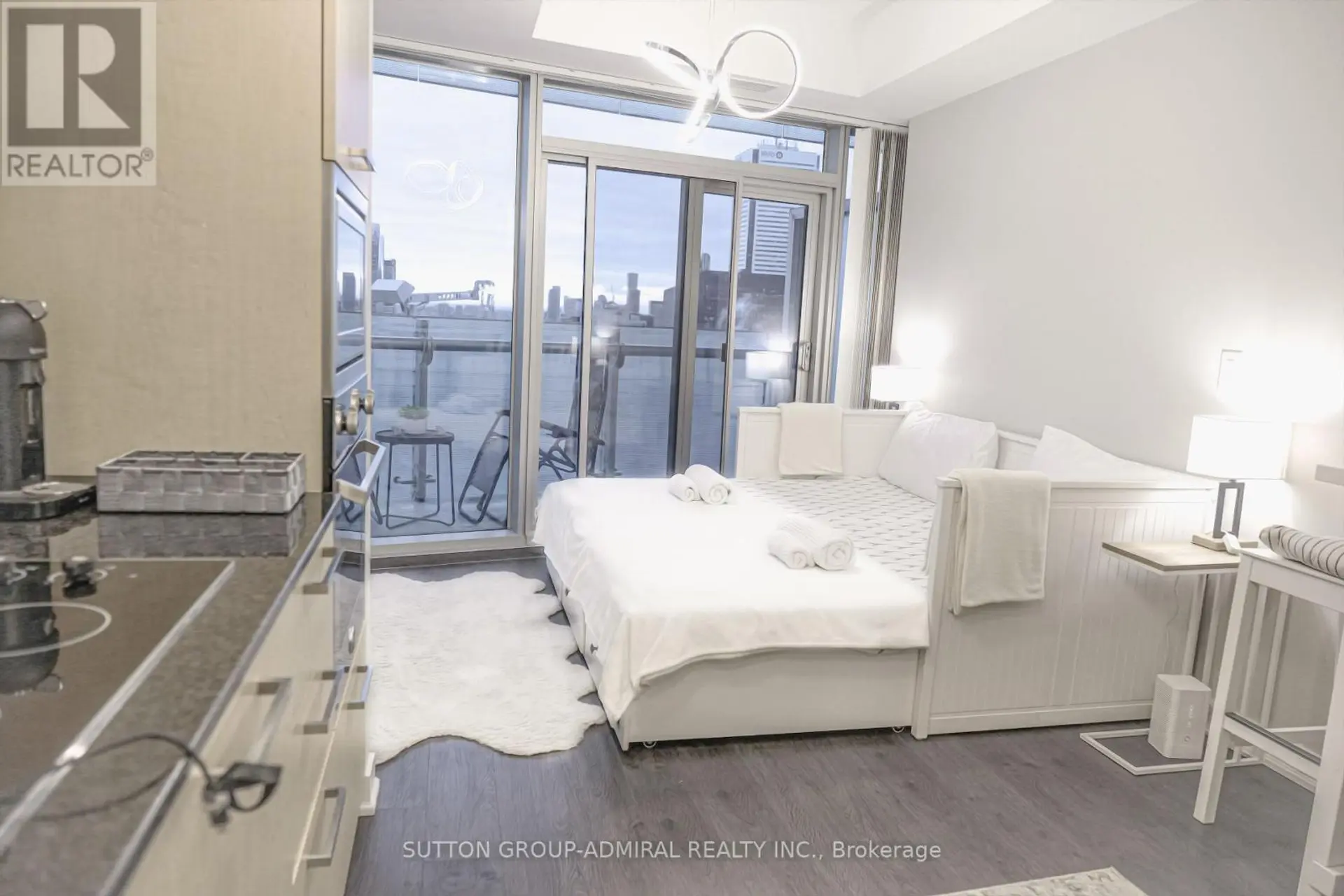 #4908 12 YORK STREET - Image 8