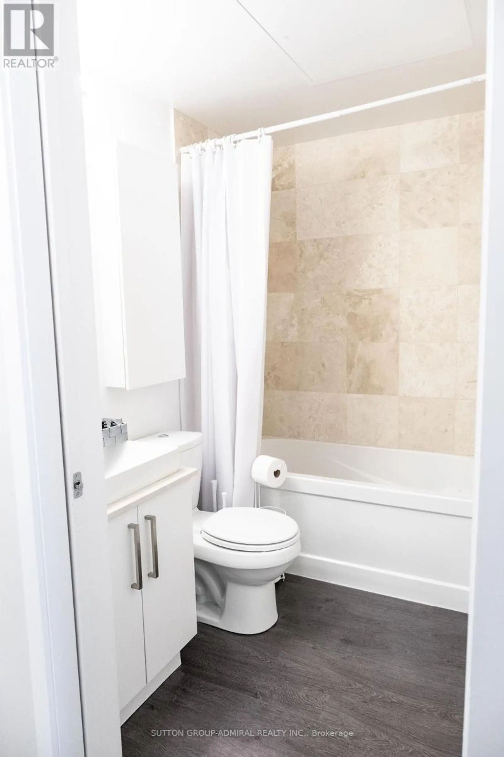 #4908 12 YORK STREET - Image 9