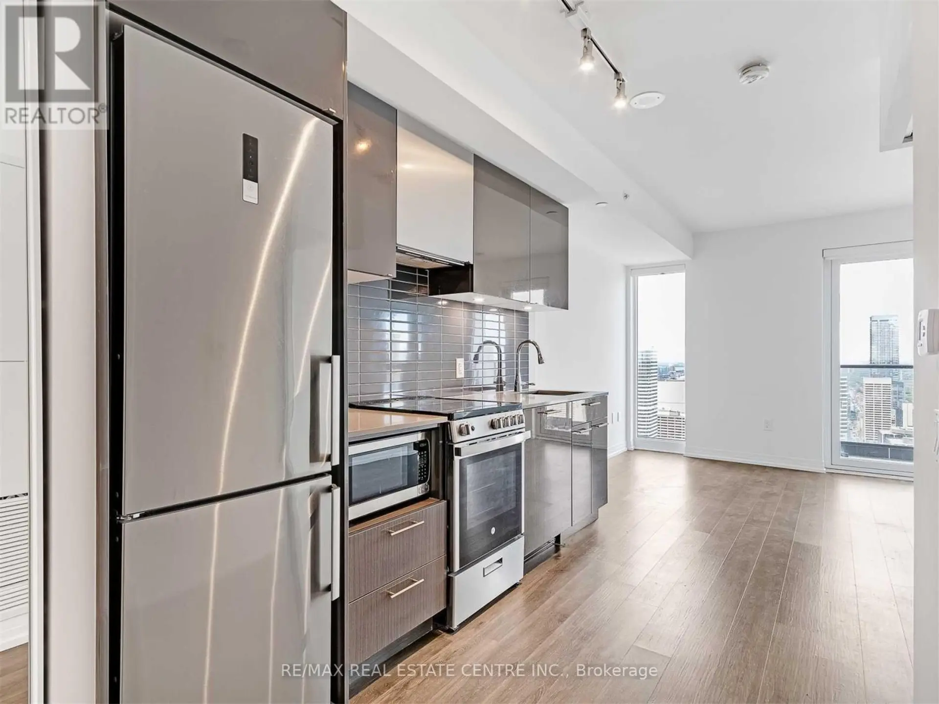 #4709 251 JARVIS STREET - Image 3