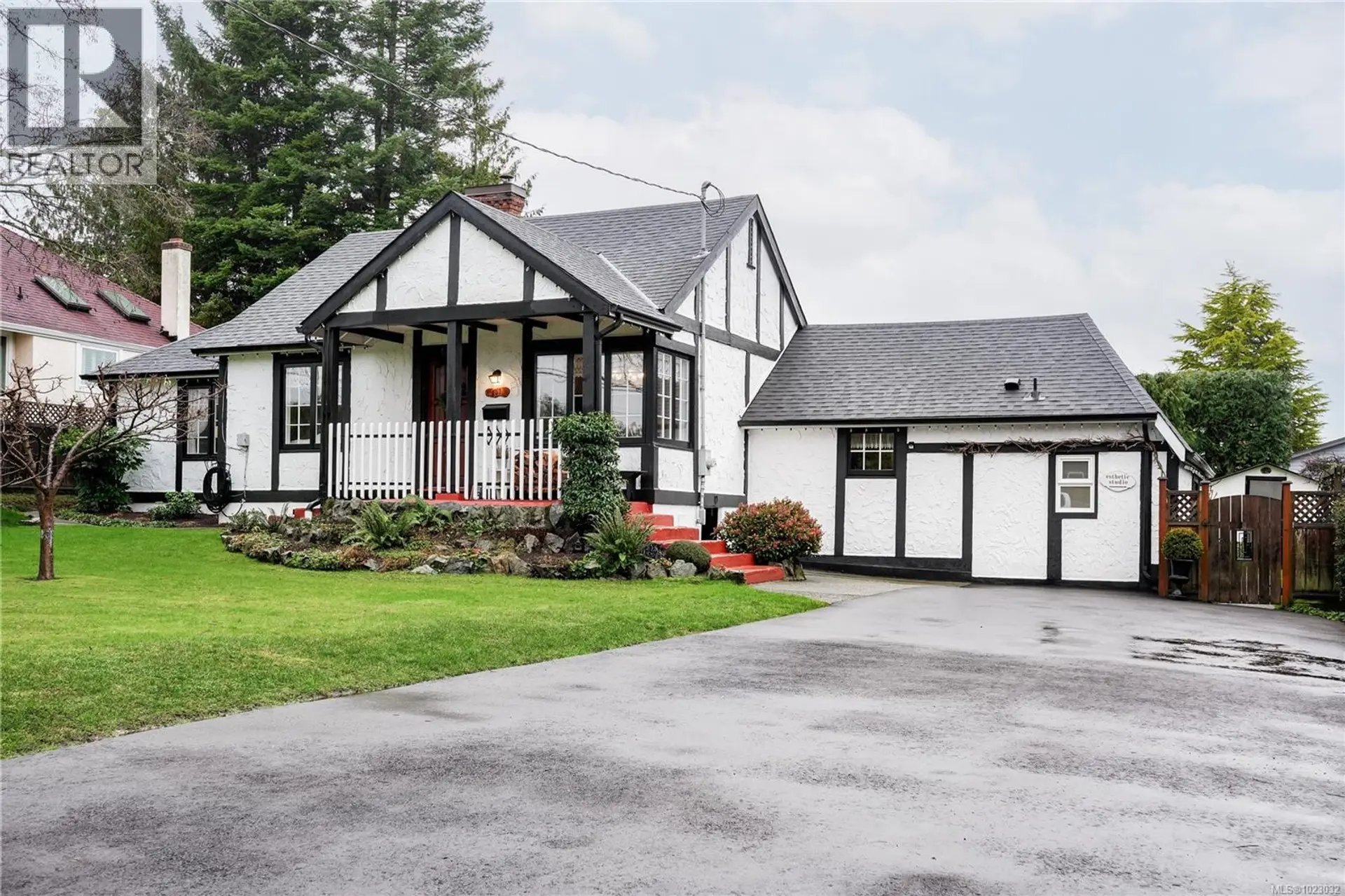 Property at 841 MANN Ave, Saanich, BC