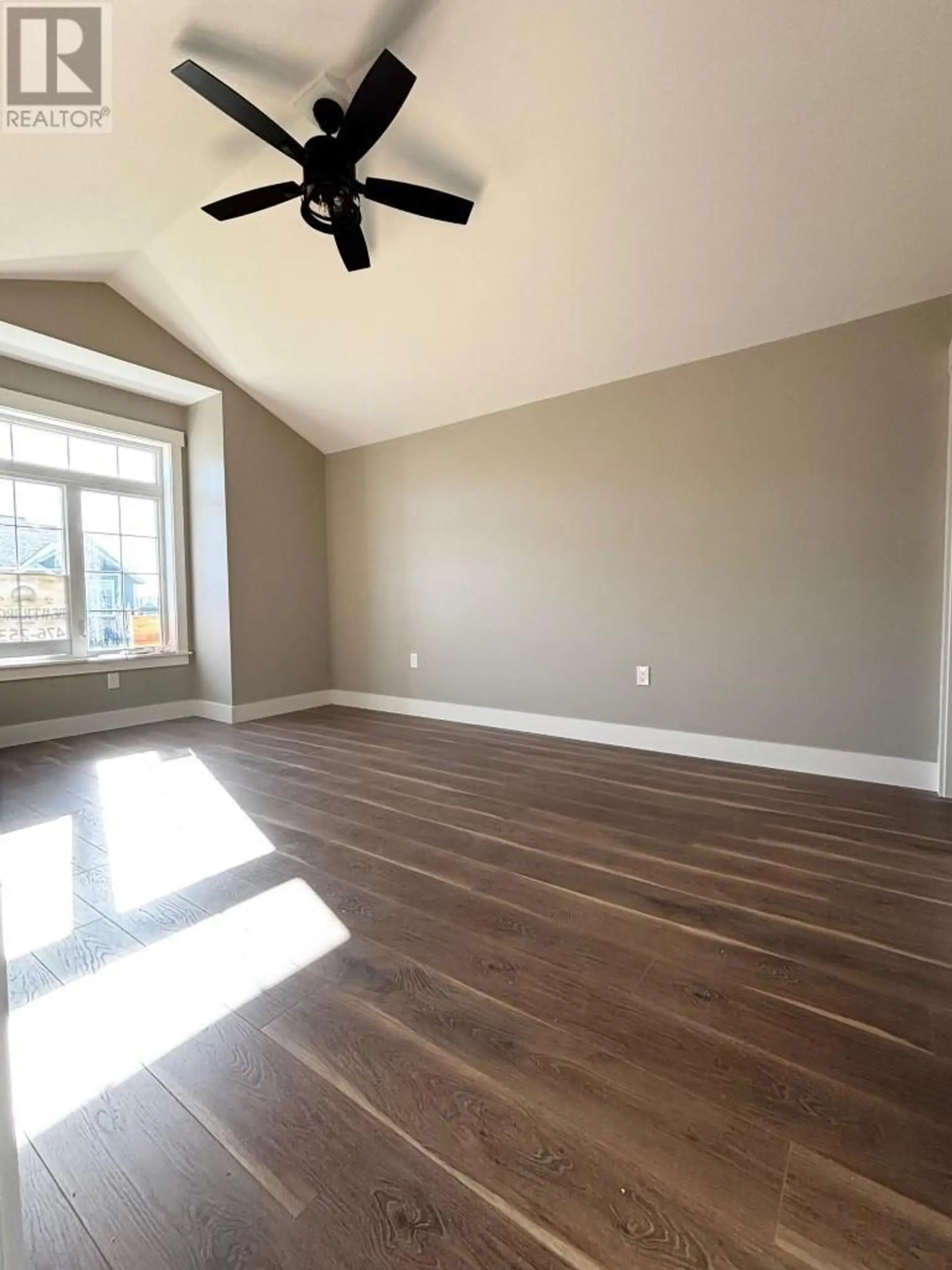 #15 621 Murphy Street - Image 12