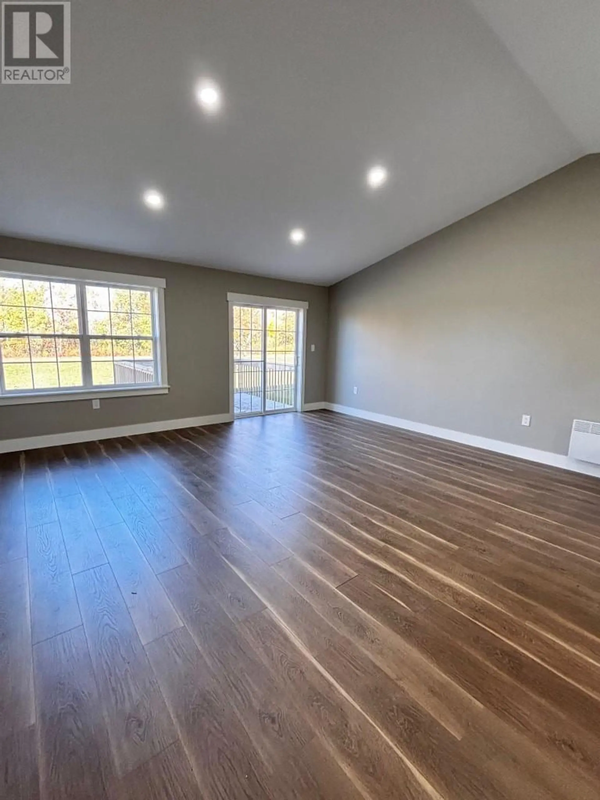 #15 621 Murphy Street - Image 13