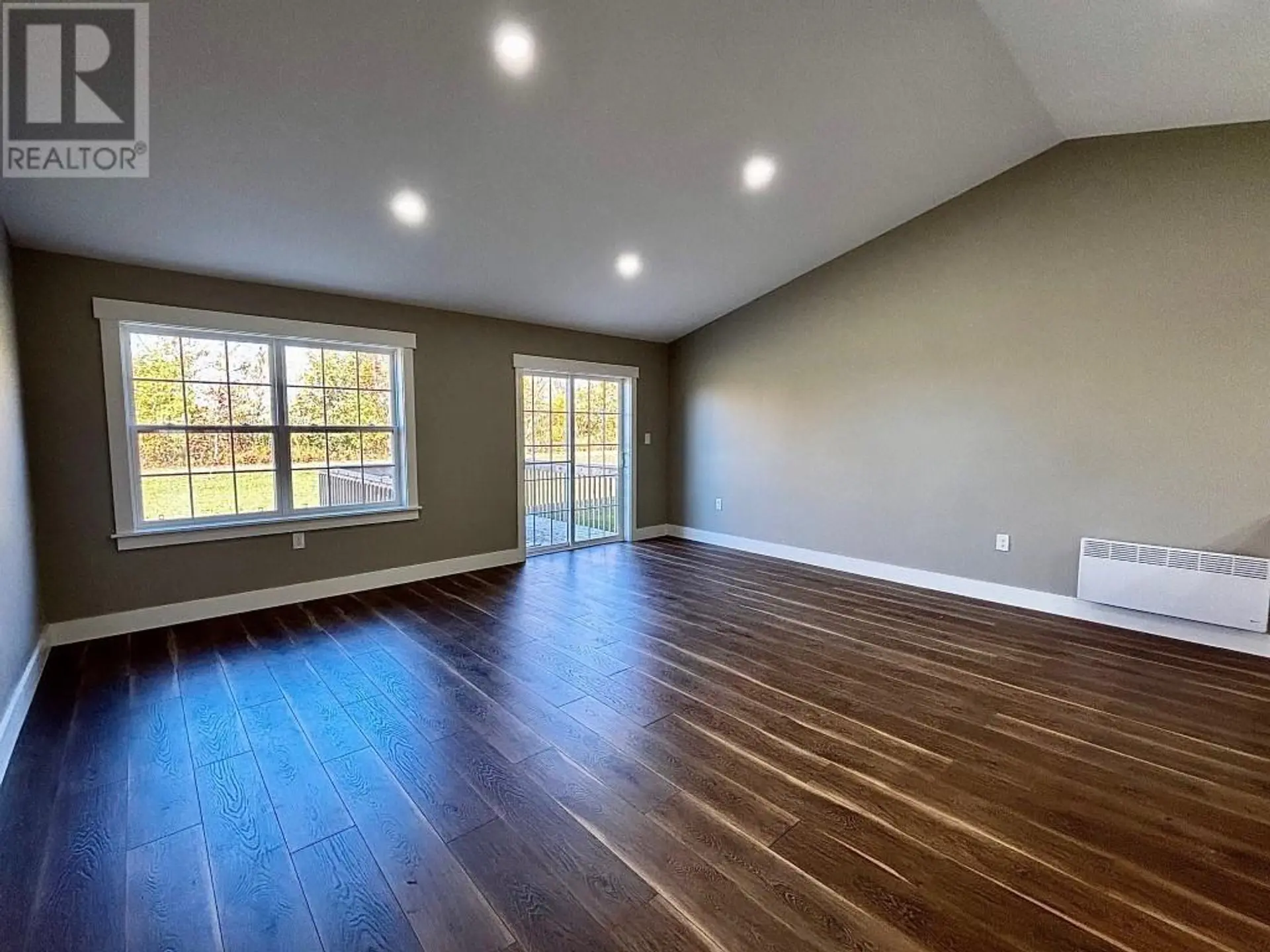 #15 621 Murphy Street - Image 14