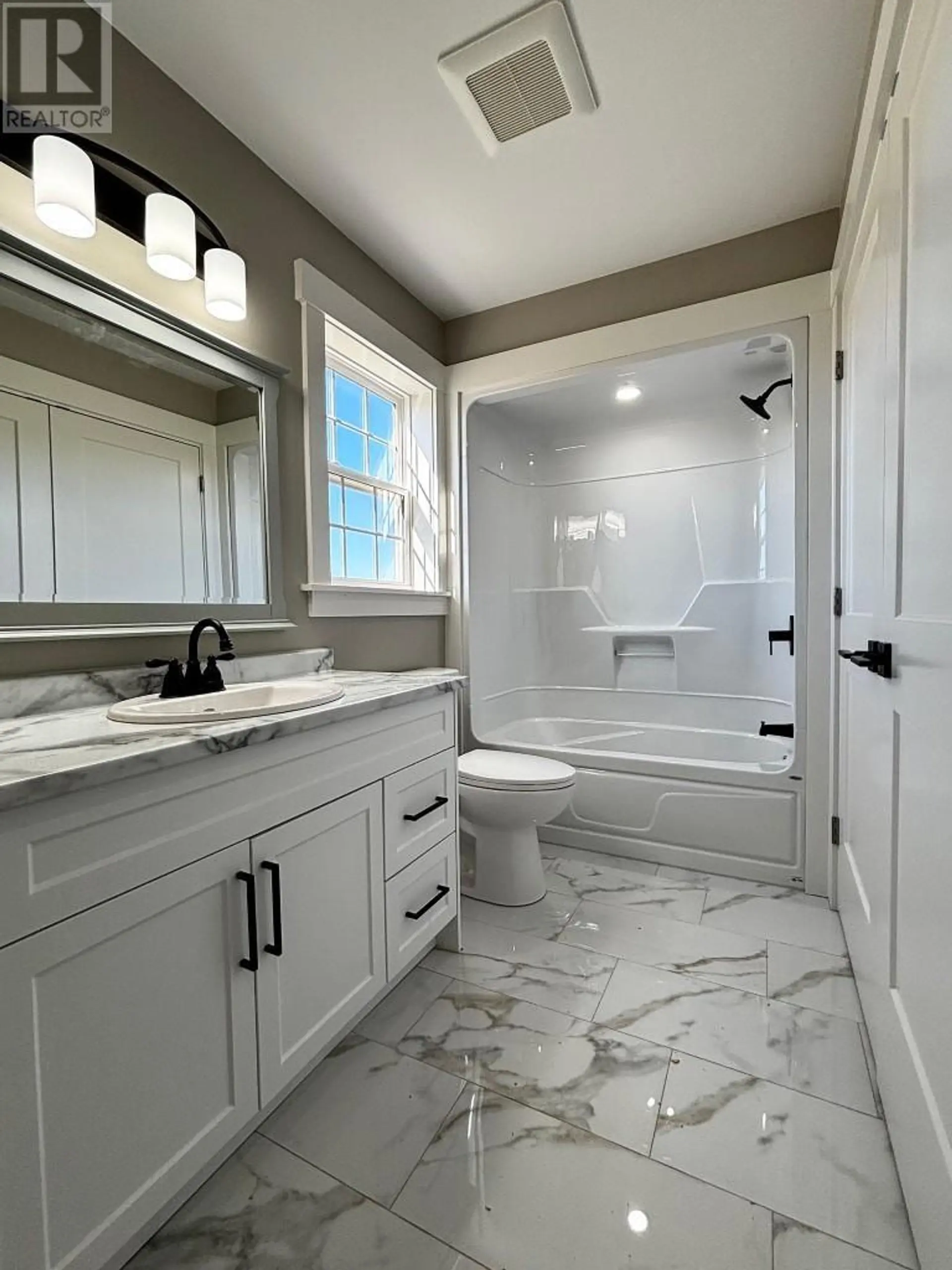 #15 621 Murphy Street - Image 18