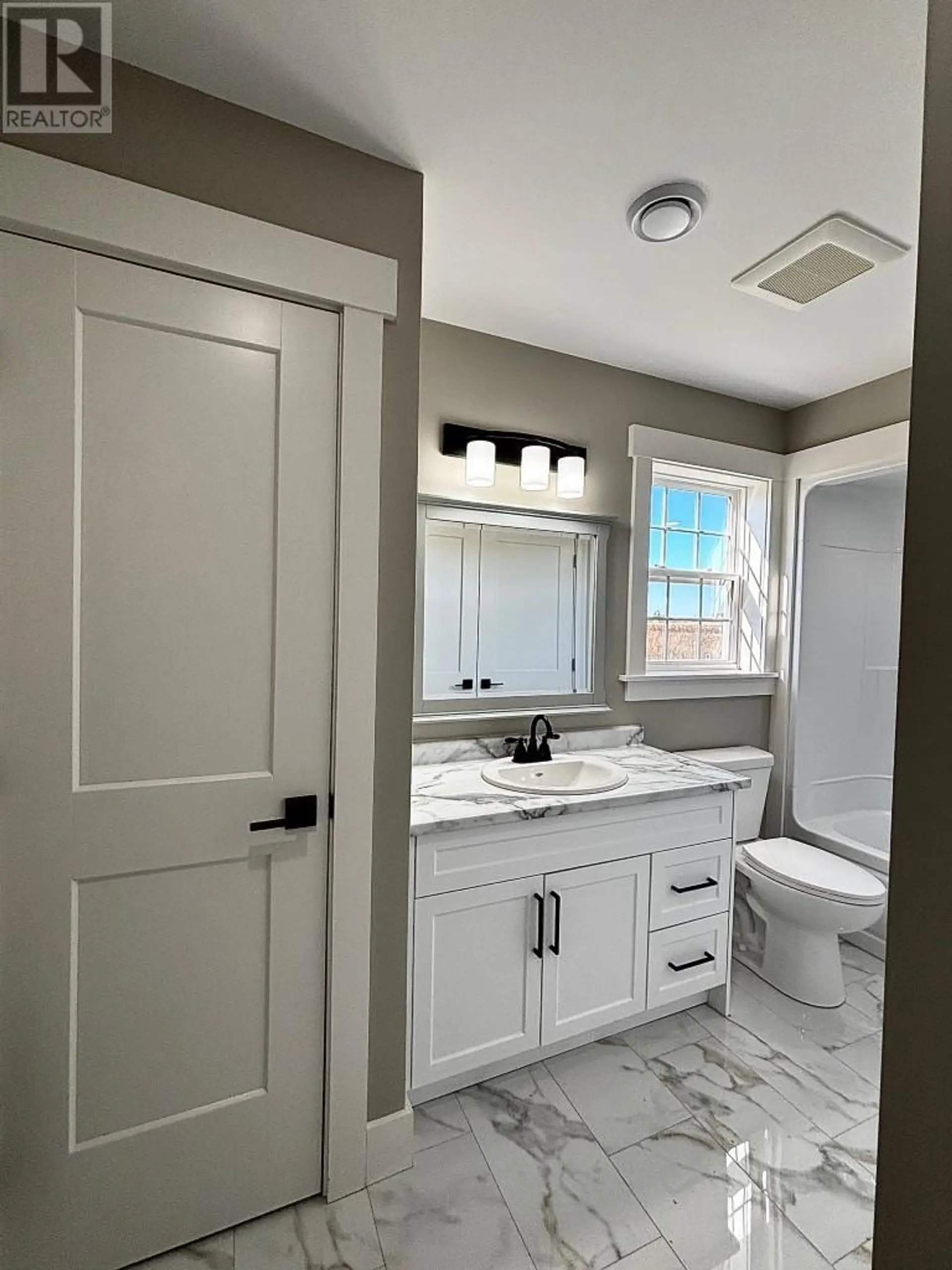 #15 621 Murphy Street - Image 19