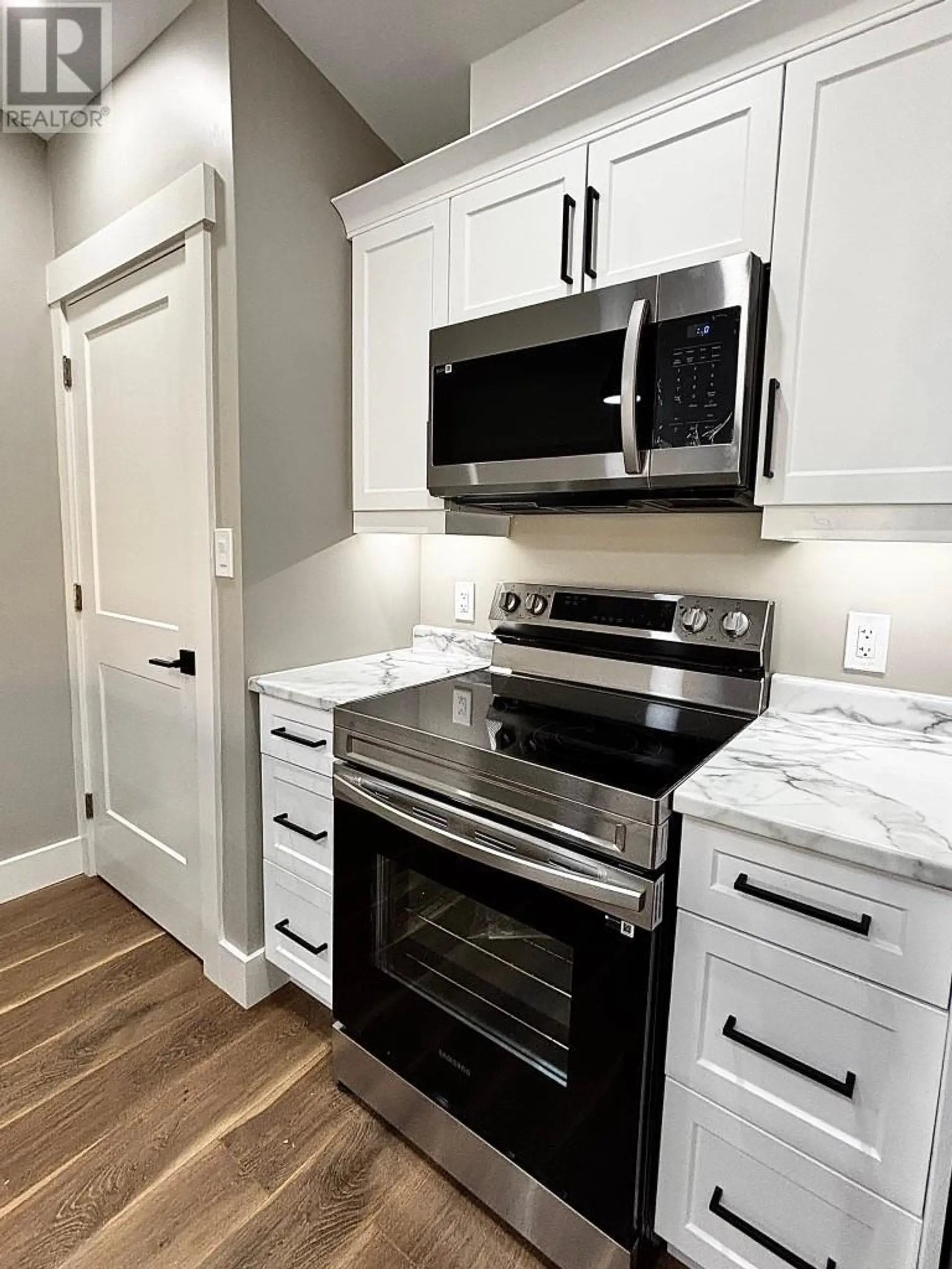 #15 621 Murphy Street - Image 5