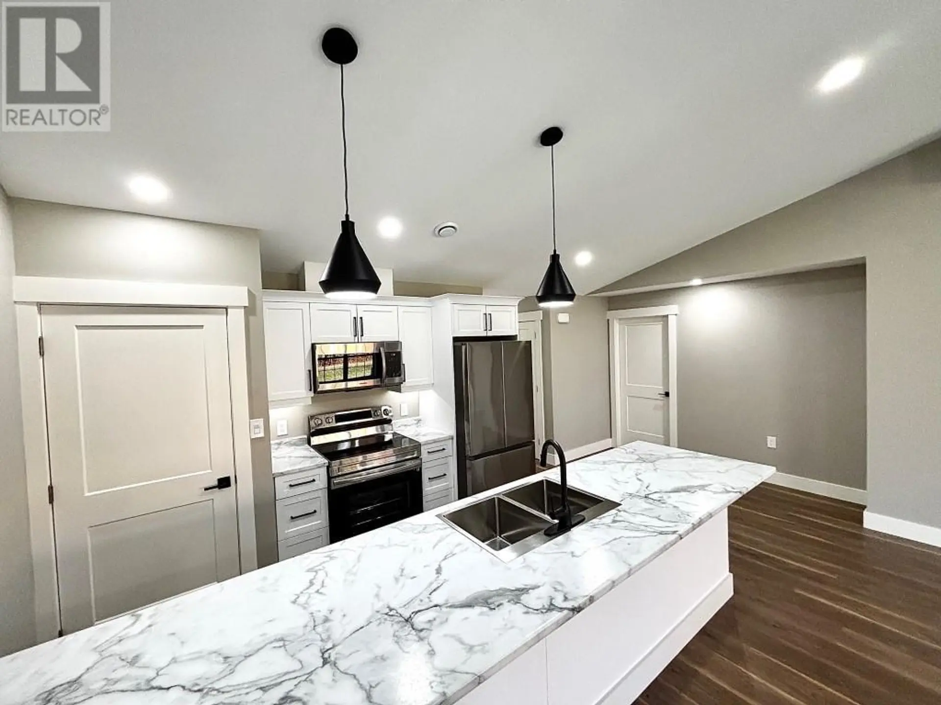 #15 621 Murphy Street - Image 7