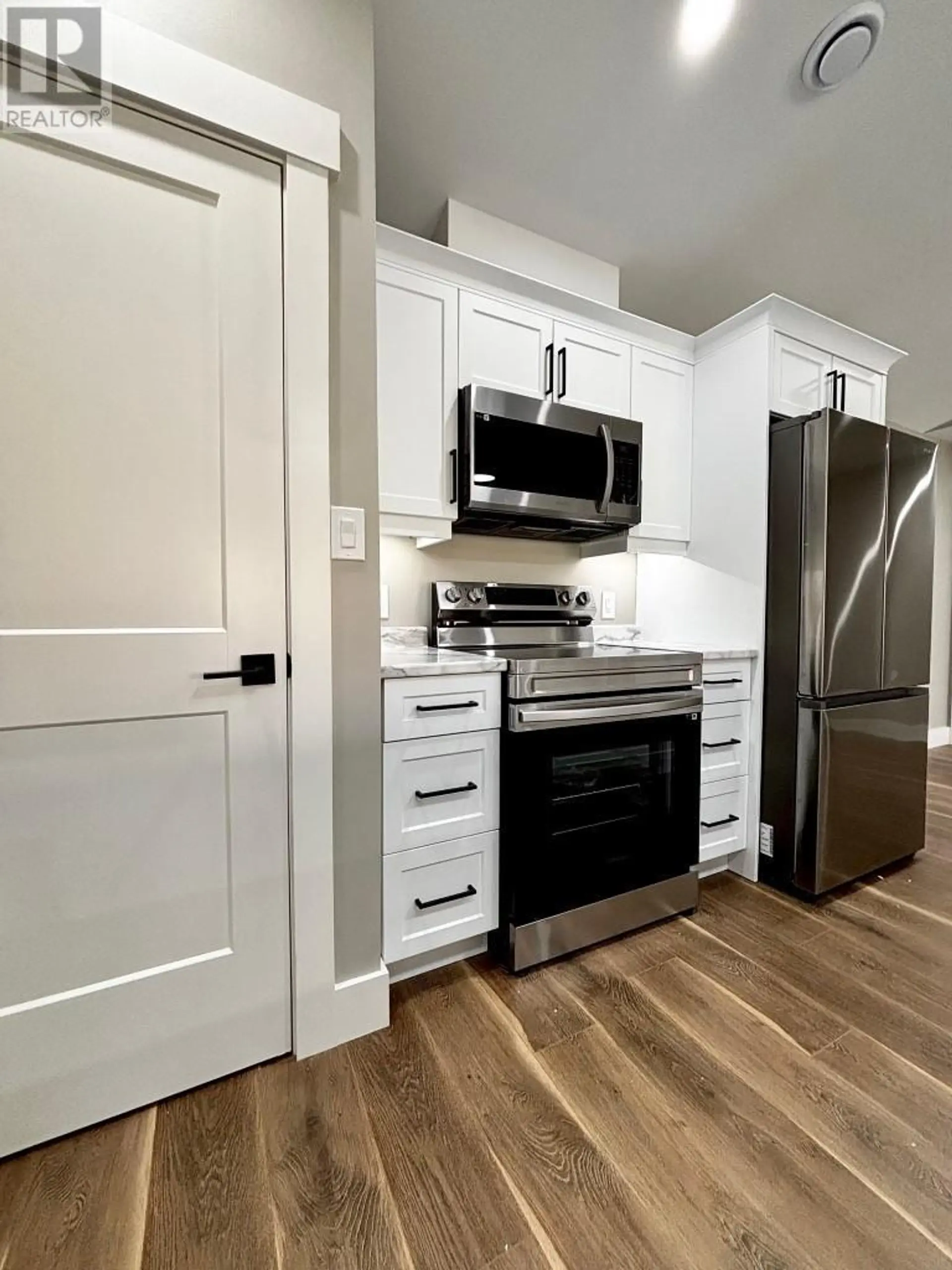#15 621 Murphy Street - Image 8