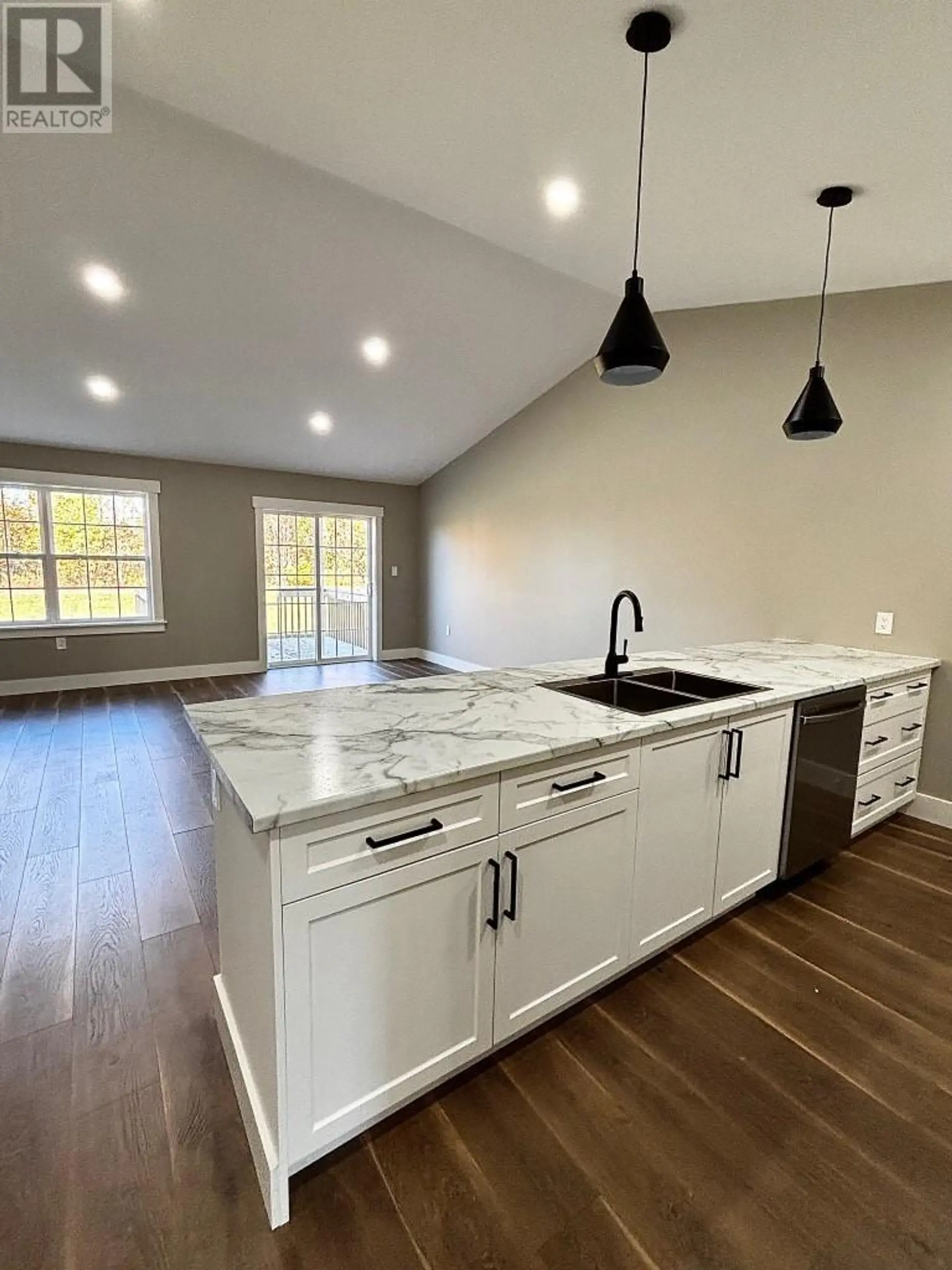 #15 621 Murphy Street - Image 9