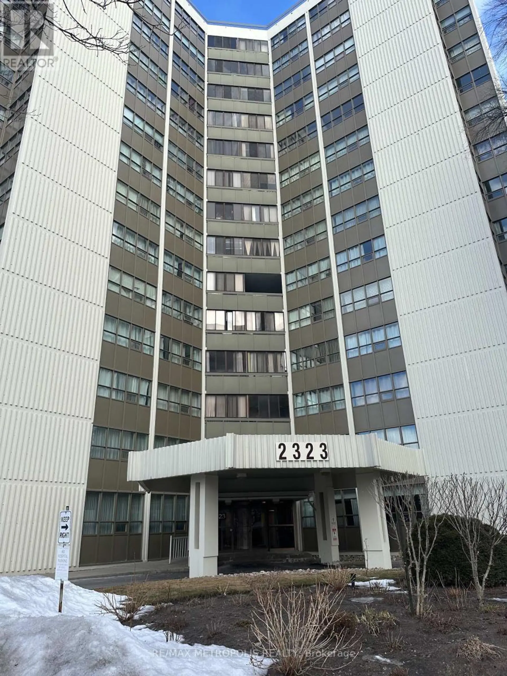 #PH03 2323 CONFEDERATION PARKWAY - Image 1